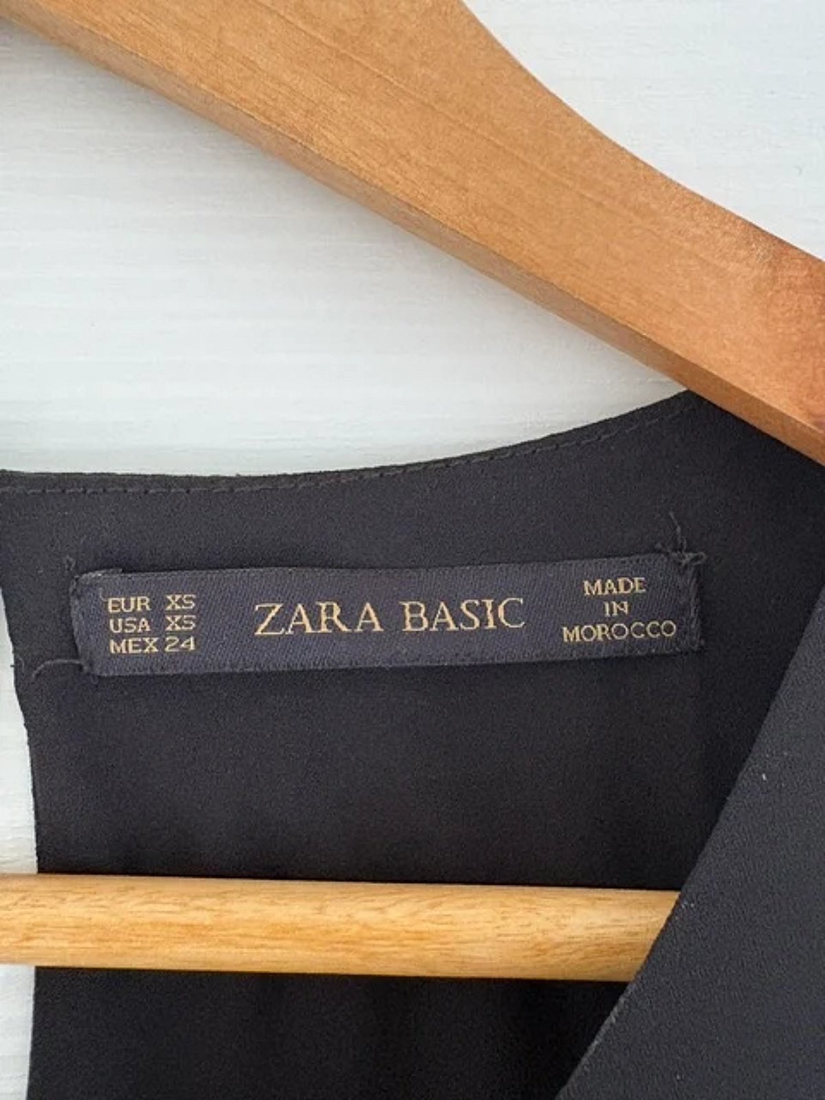 Top bla kmiem b'saffi bażiku ta' Zara - photo 3