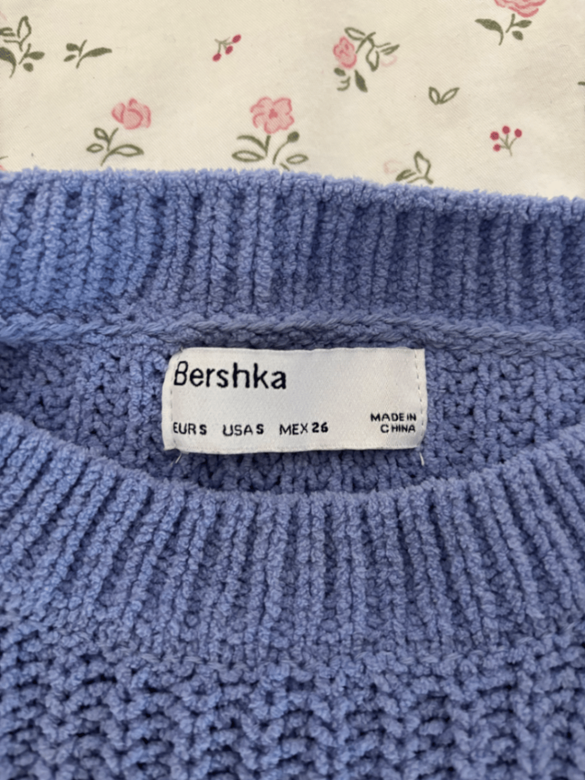 Sweater maħdum bil-labar blu maqtugħ b'kustilji Bershka - photo 5