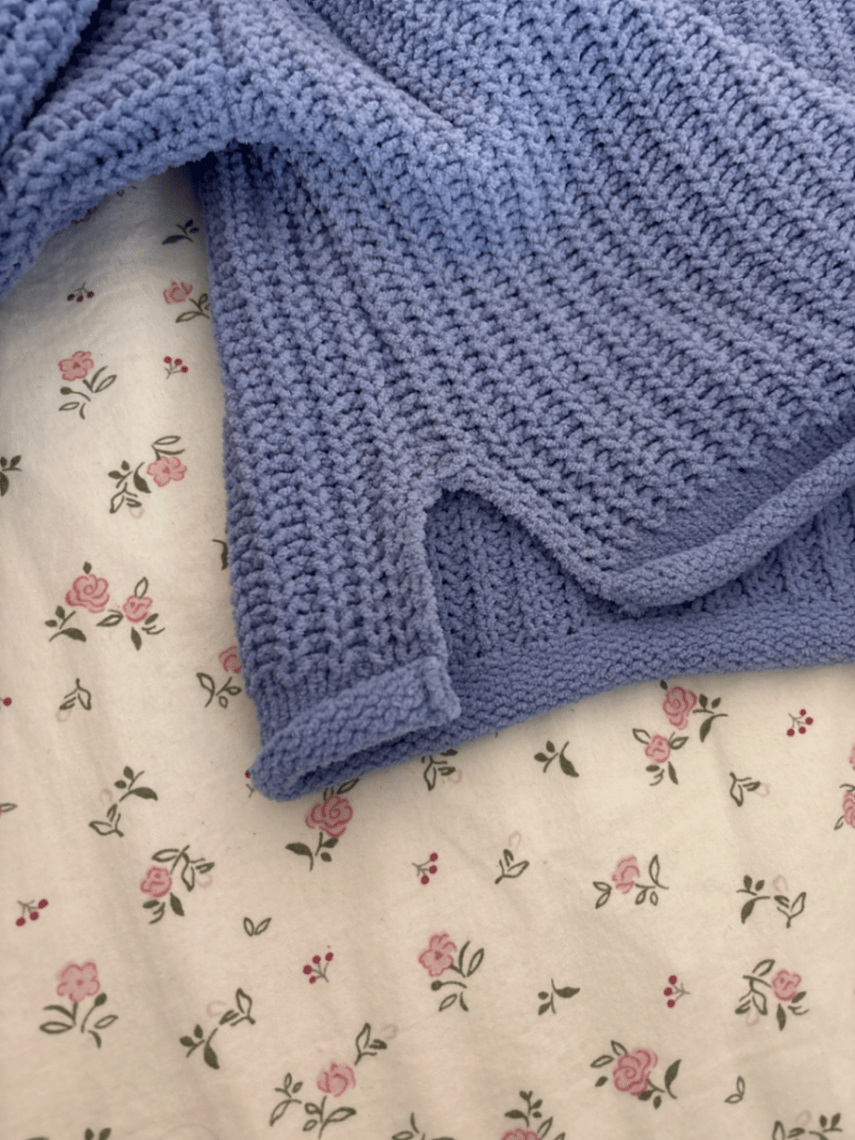 Sweater maħdum bil-labar blu maqtugħ b'kustilji Bershka - photo 3