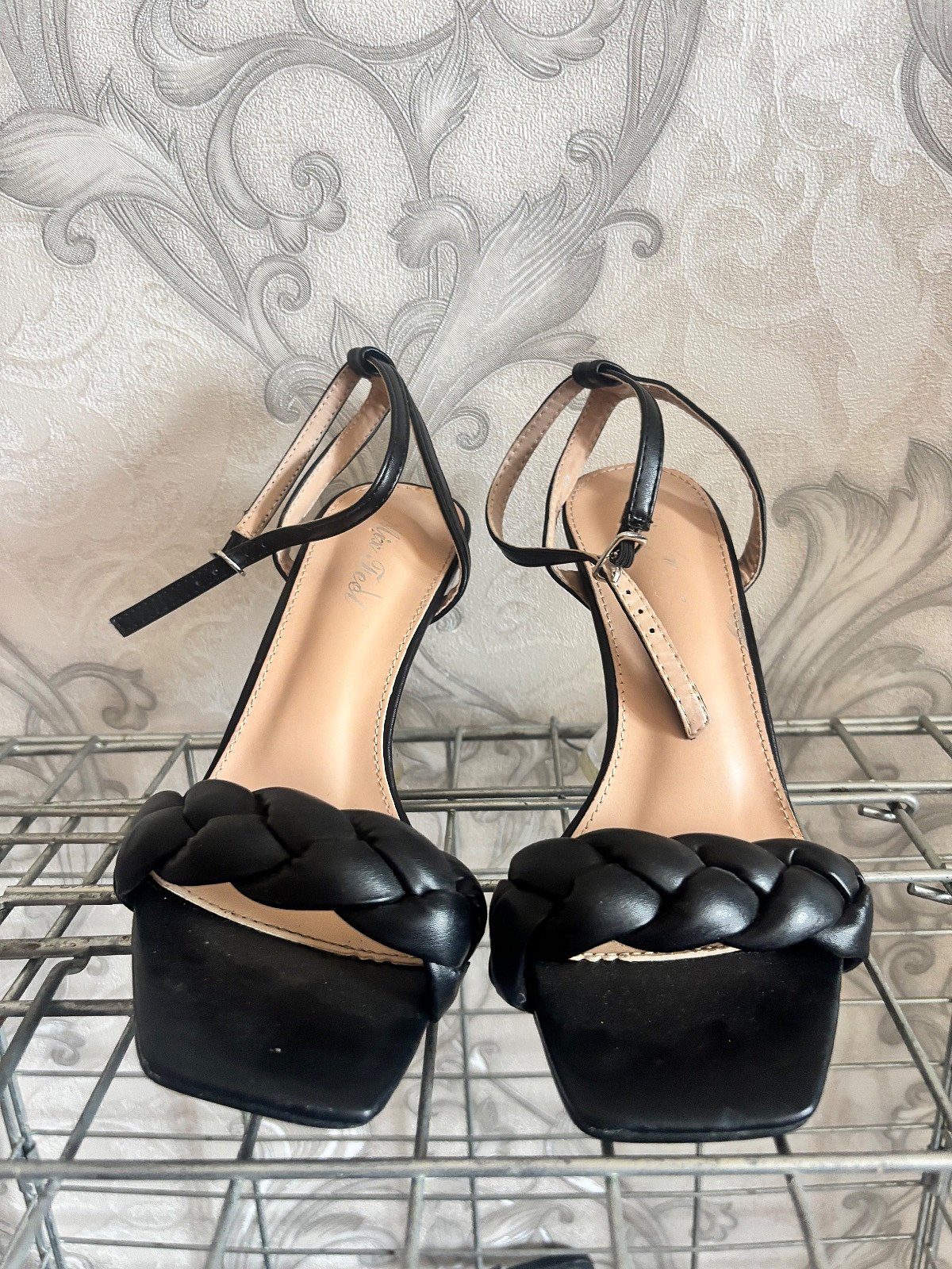 Zapatos de tacón grueso con correa trenzada negra - photo 3