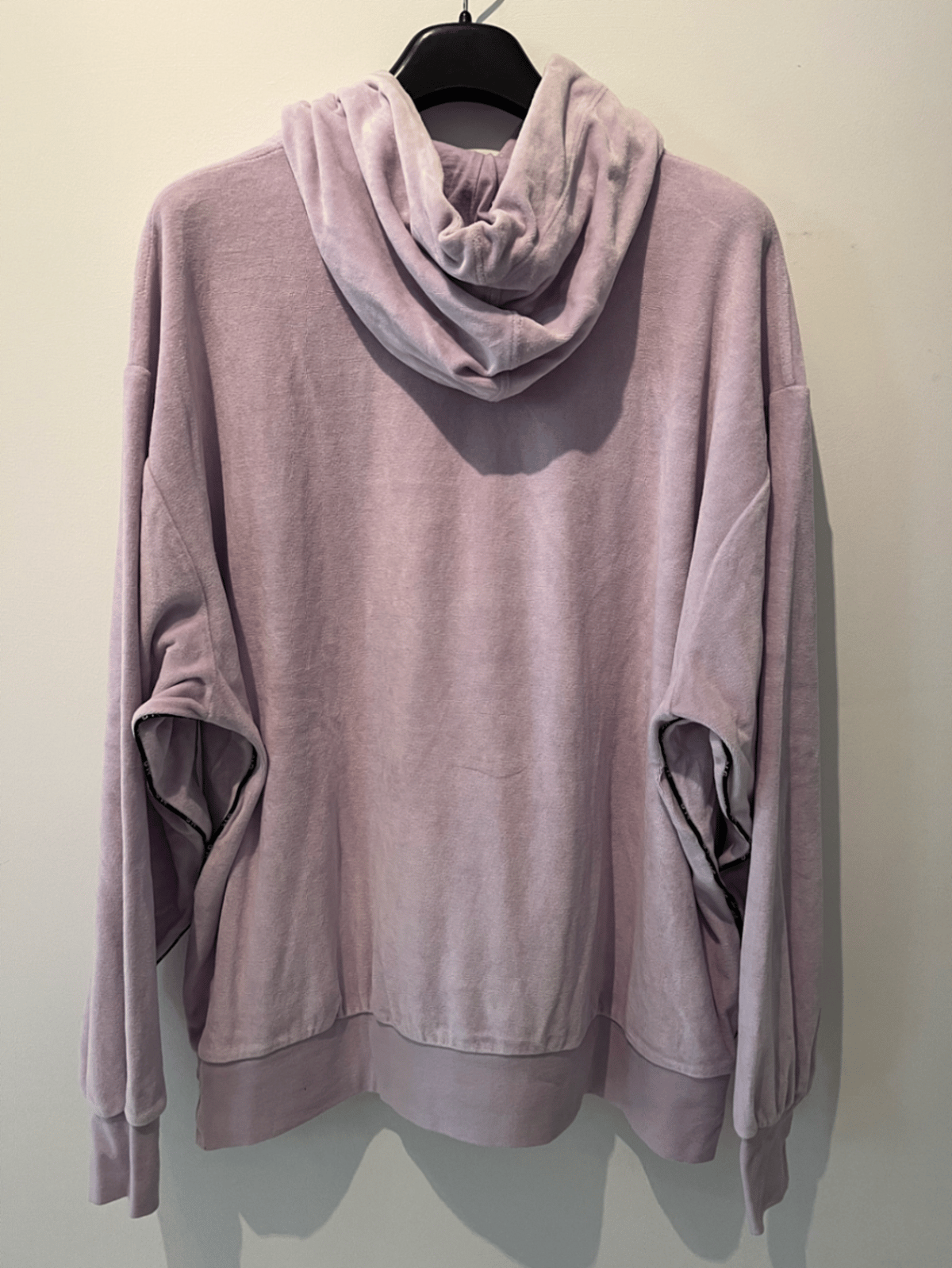 Felpa oversize con cappuccio in velluto color lilla - photo 2