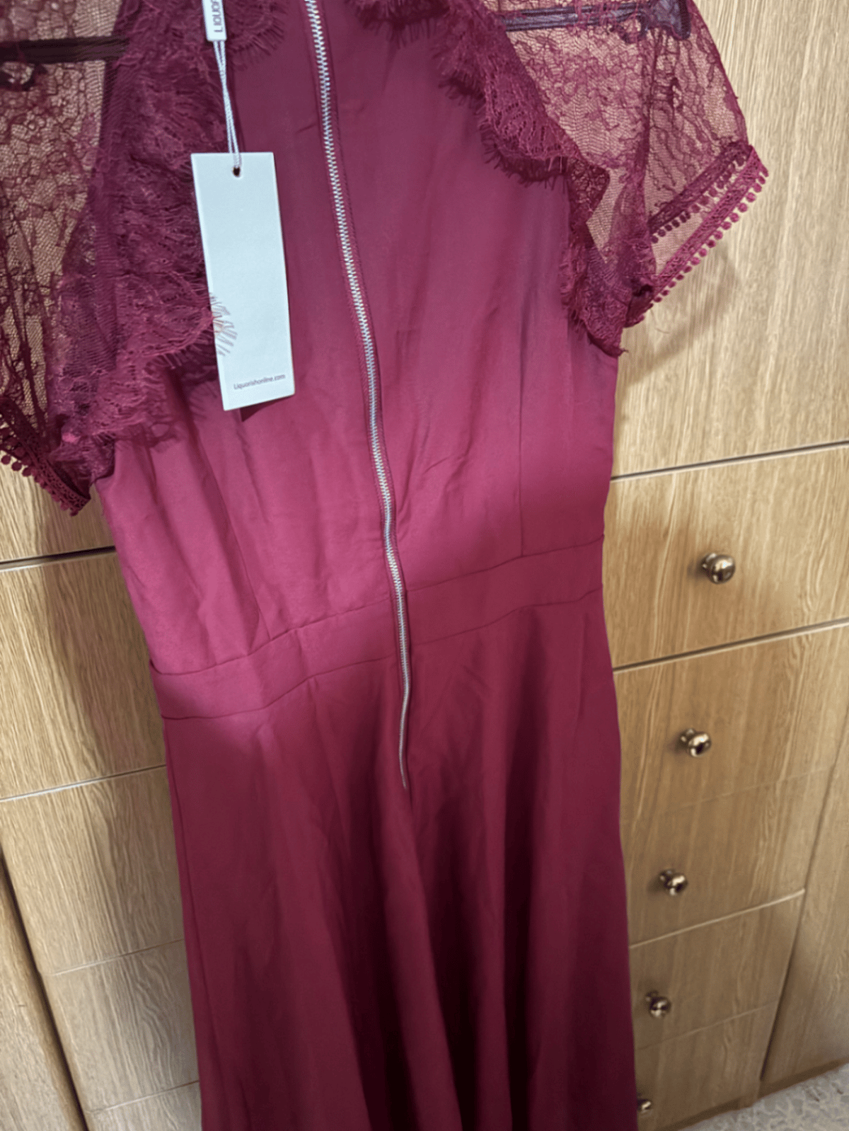 Ilbies b'għonq għoli u bizzilla tal-Burgundy - photo 2