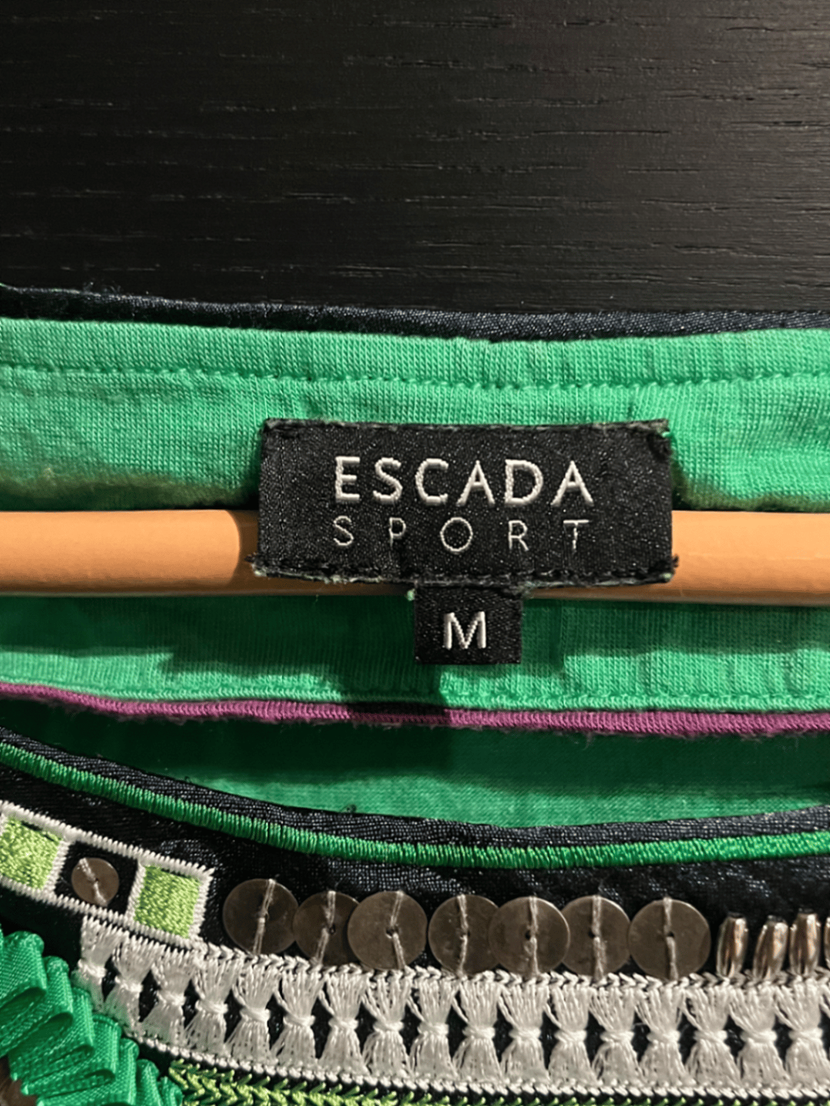 Top Aħdar Imżejjen bl-Isport ta' Escada - photo 3