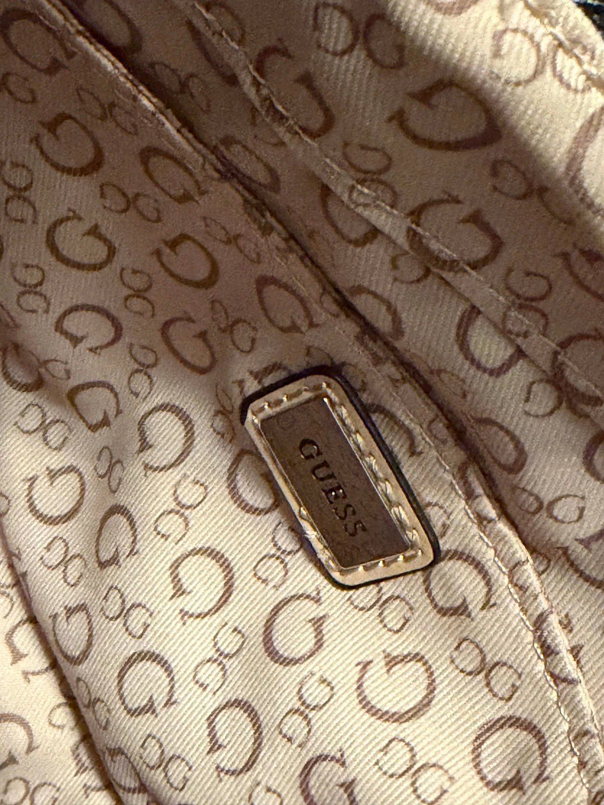 A mala Guess preta vem com saco de proteção - photo 3