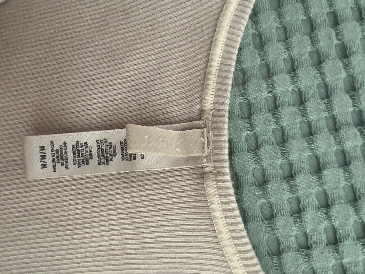 Camiseta sin mangas y pantalones cortos acanalados de SKIMS - photo 5