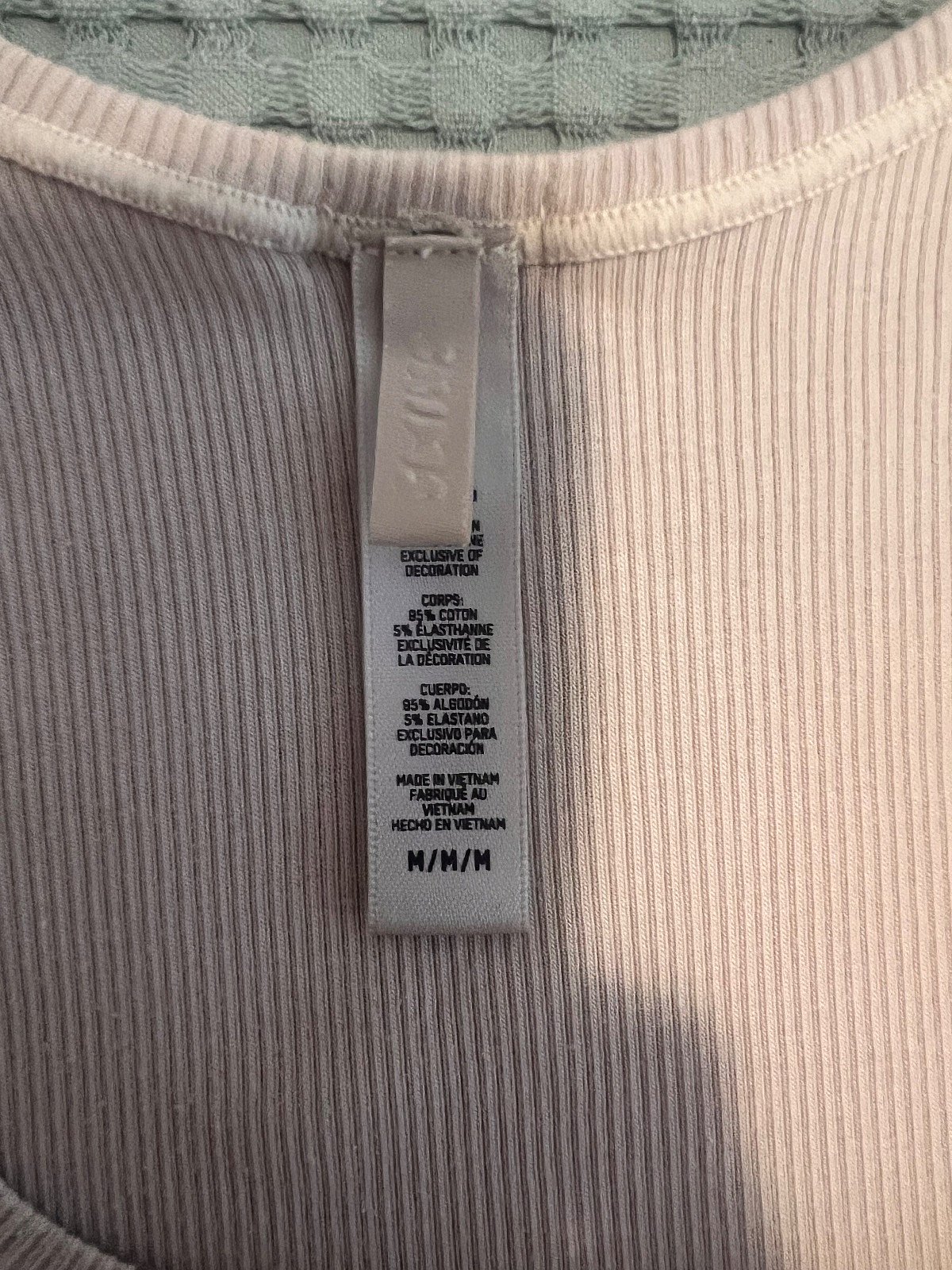 Camiseta sin mangas y pantalones cortos acanalados de SKIMS - photo 4