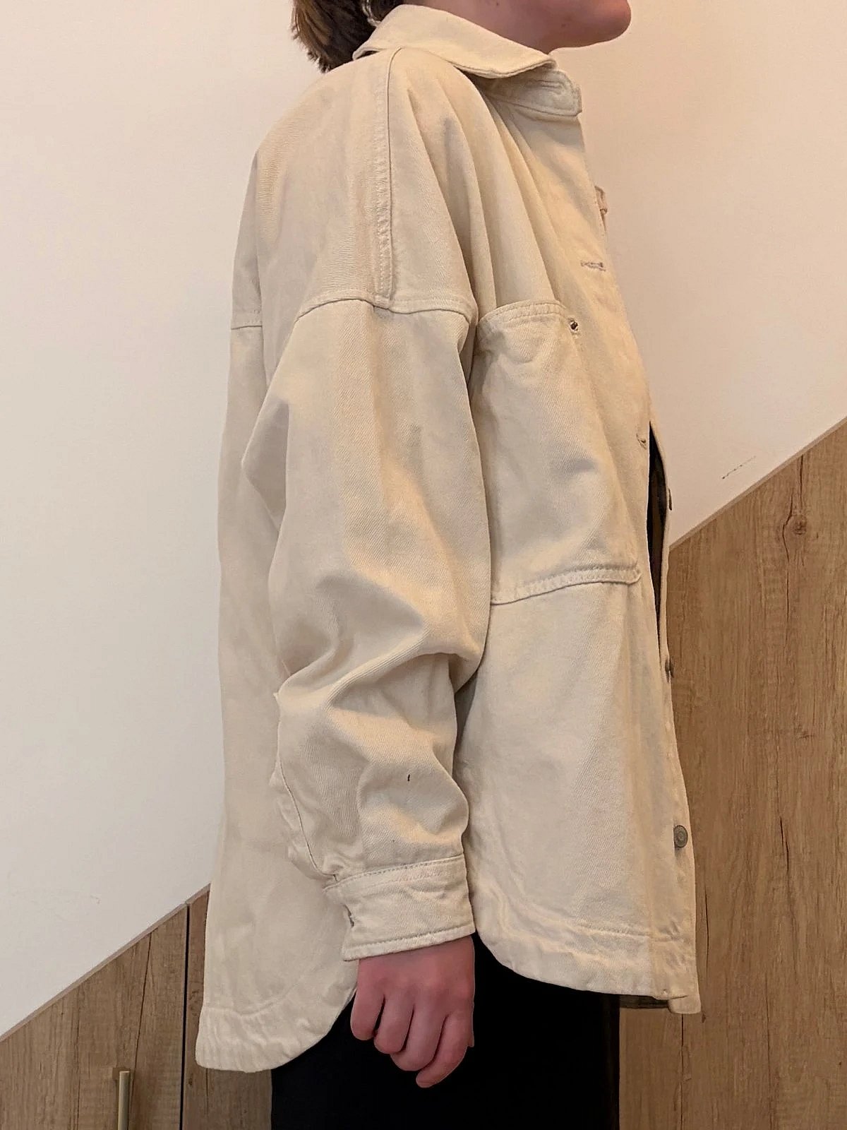 Ġakketta tal-Qmis Beige Kbira ta' Pull&Bear - photo 4