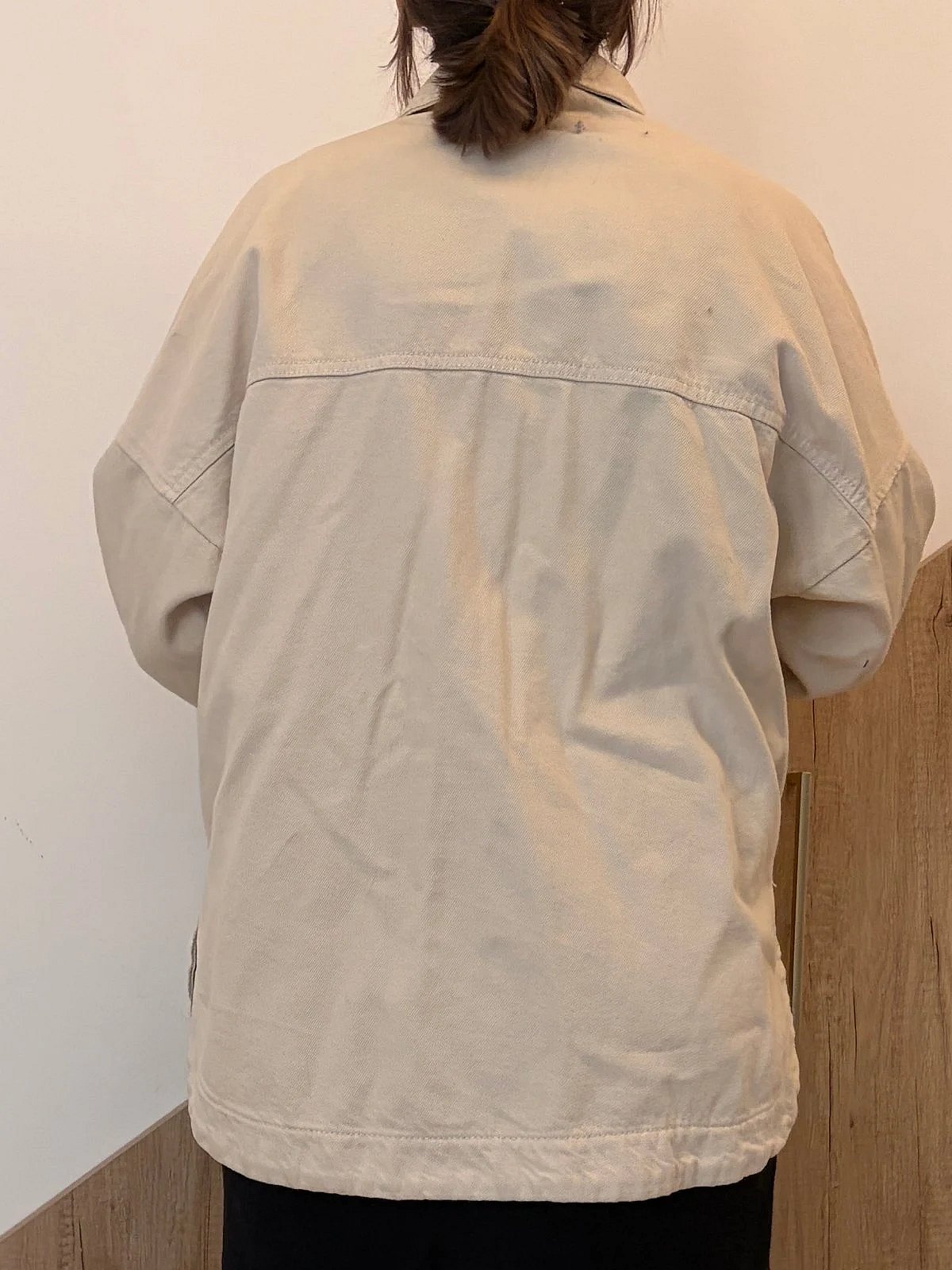 Ġakketta tal-Qmis Beige Kbira ta' Pull&Bear - photo 3