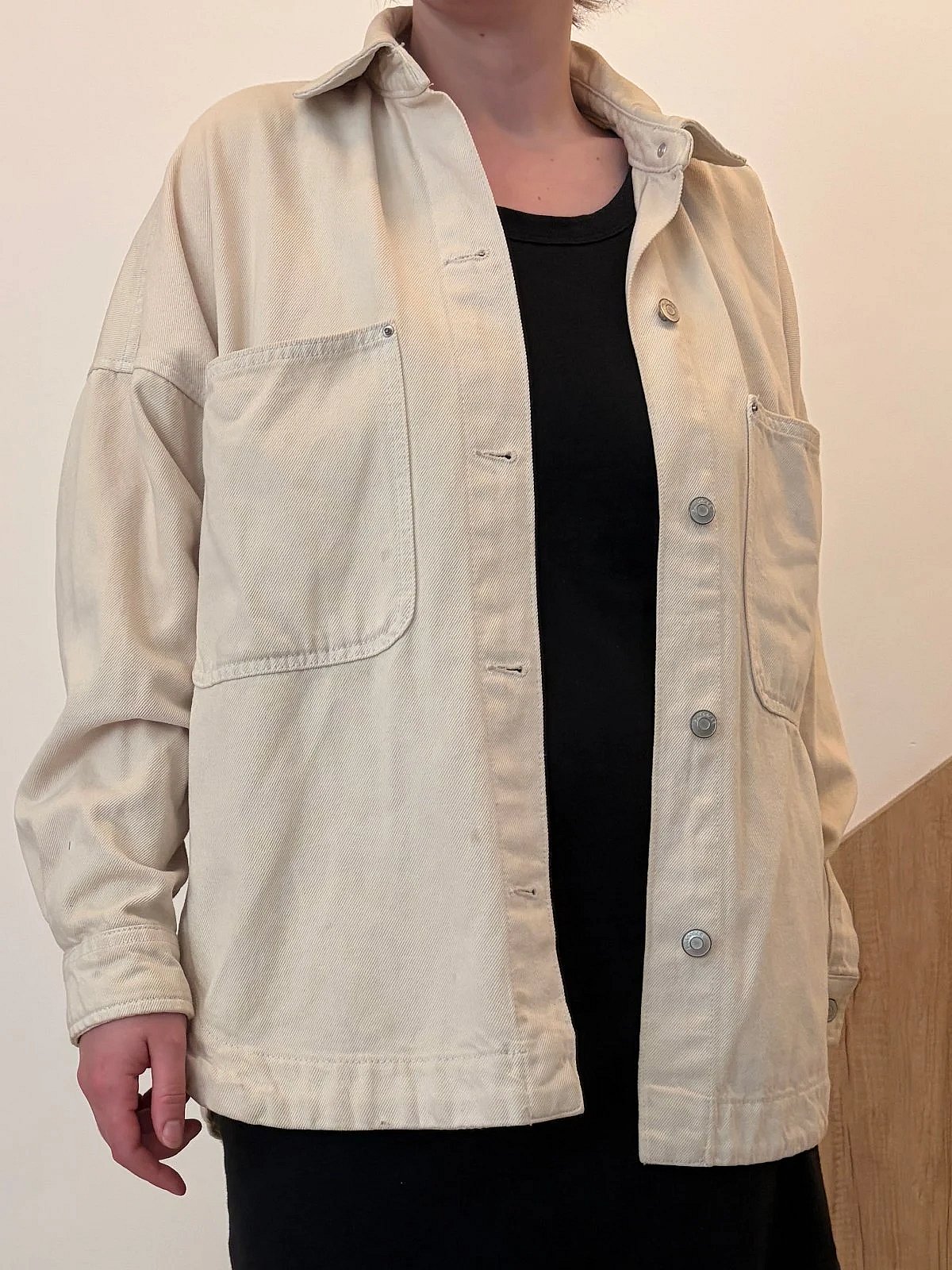 Ġakketta tal-Qmis Beige Kbira ta' Pull&Bear - photo 5