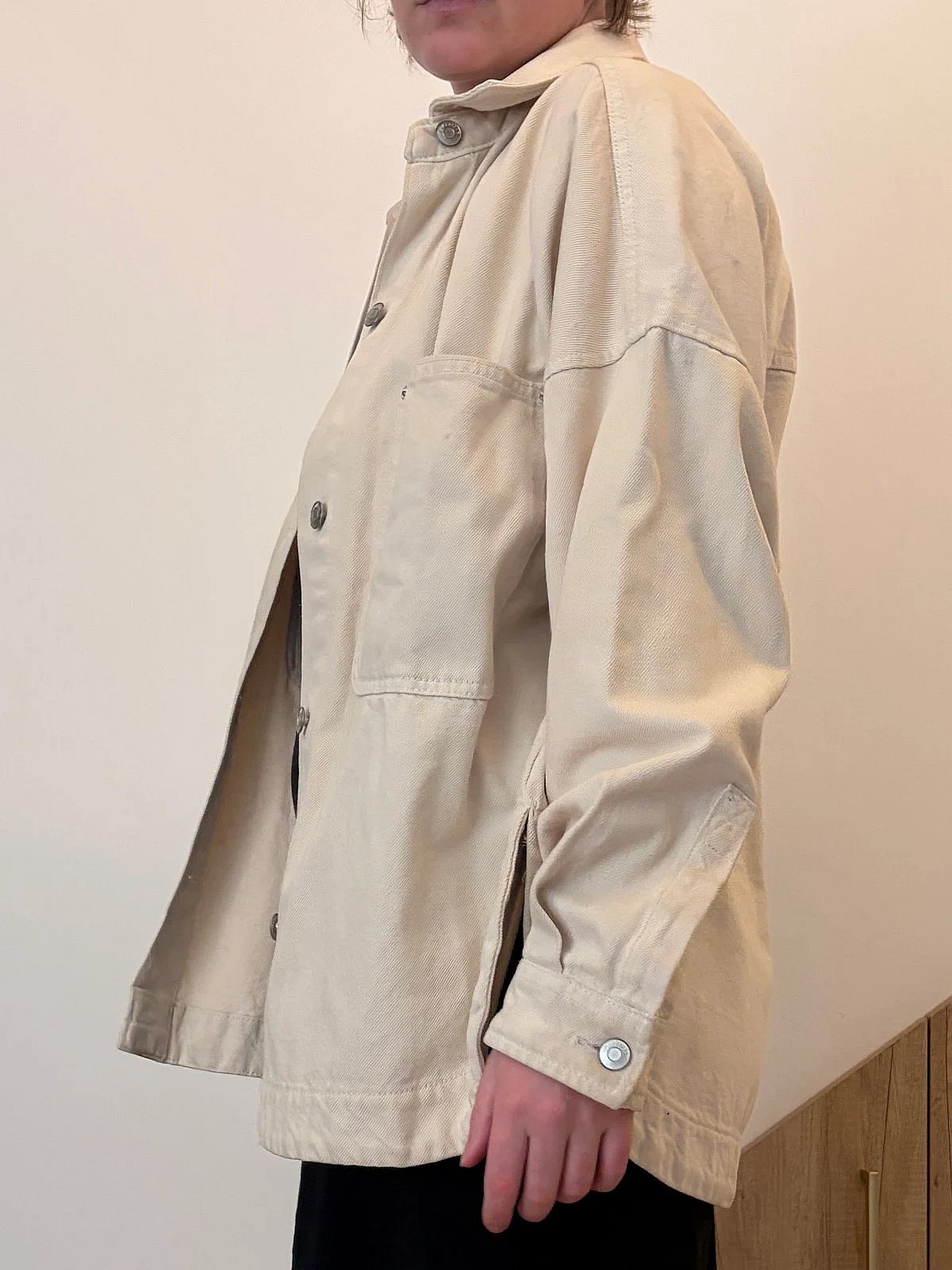 Ġakketta tal-Qmis Beige Kbira ta' Pull&Bear - photo 6