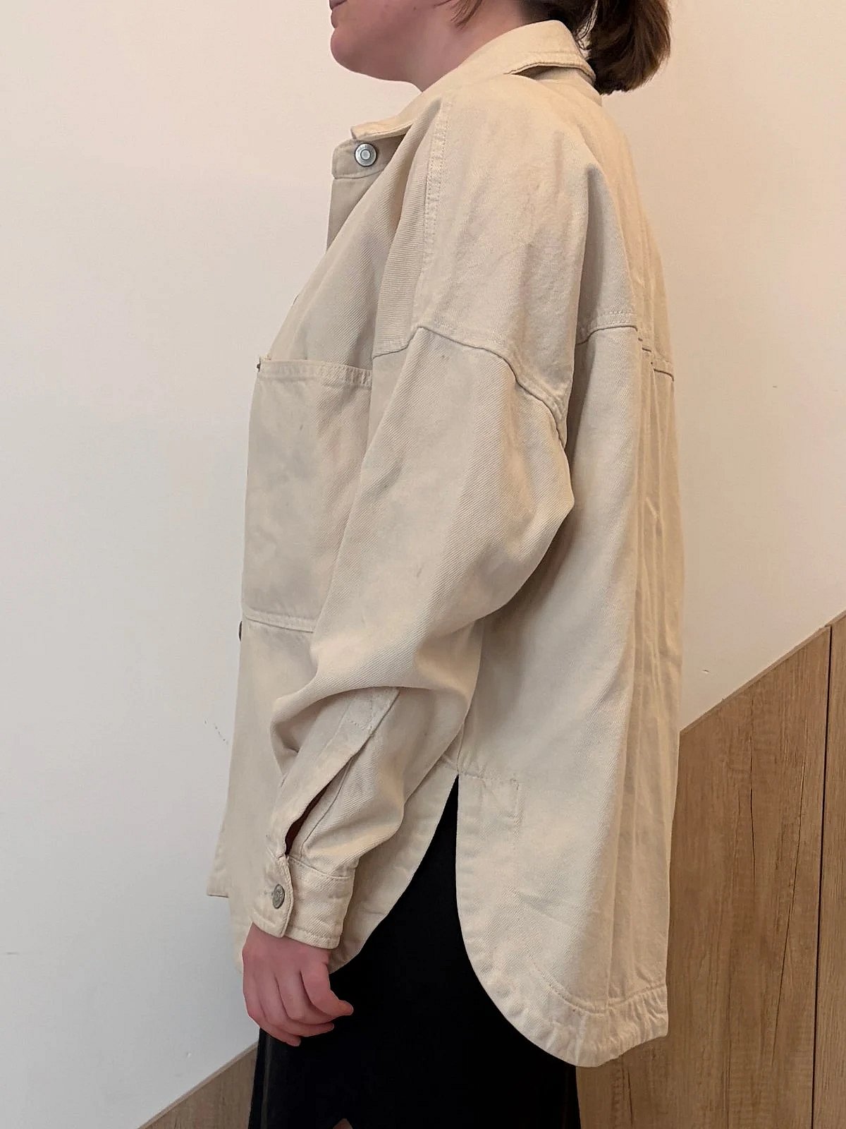 Ġakketta tal-Qmis Beige Kbira ta' Pull&Bear - photo 2