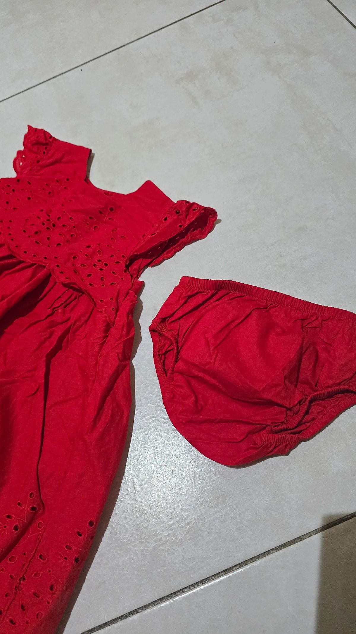 Sett ta' Ilbies tat-Trabi b'Toqob Aħmar Mothercare - photo 4