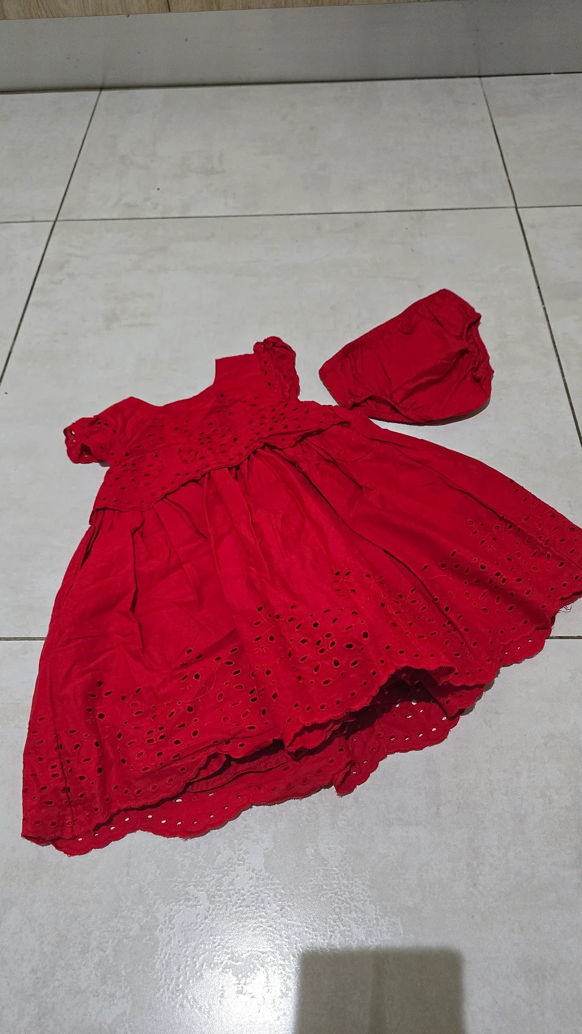 Sett ta' Ilbies tat-Trabi b'Toqob Aħmar Mothercare - photo 2
