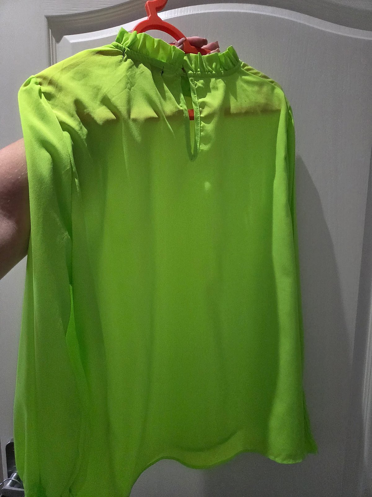 Bluża b'għonq imqaxxar tan-neon - photo 2