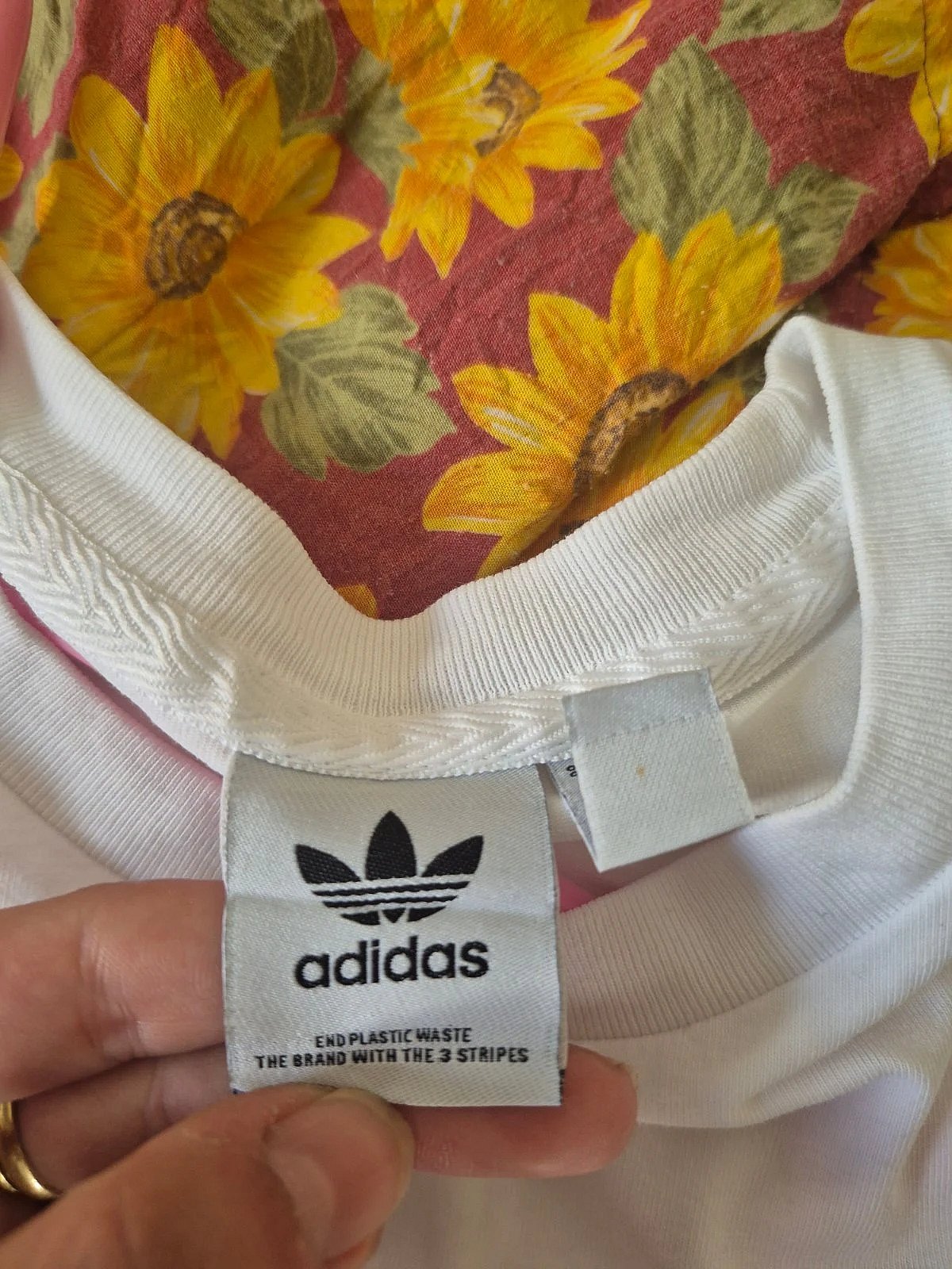 T-shirt com o logótipo da Adidas Originals - photo 4