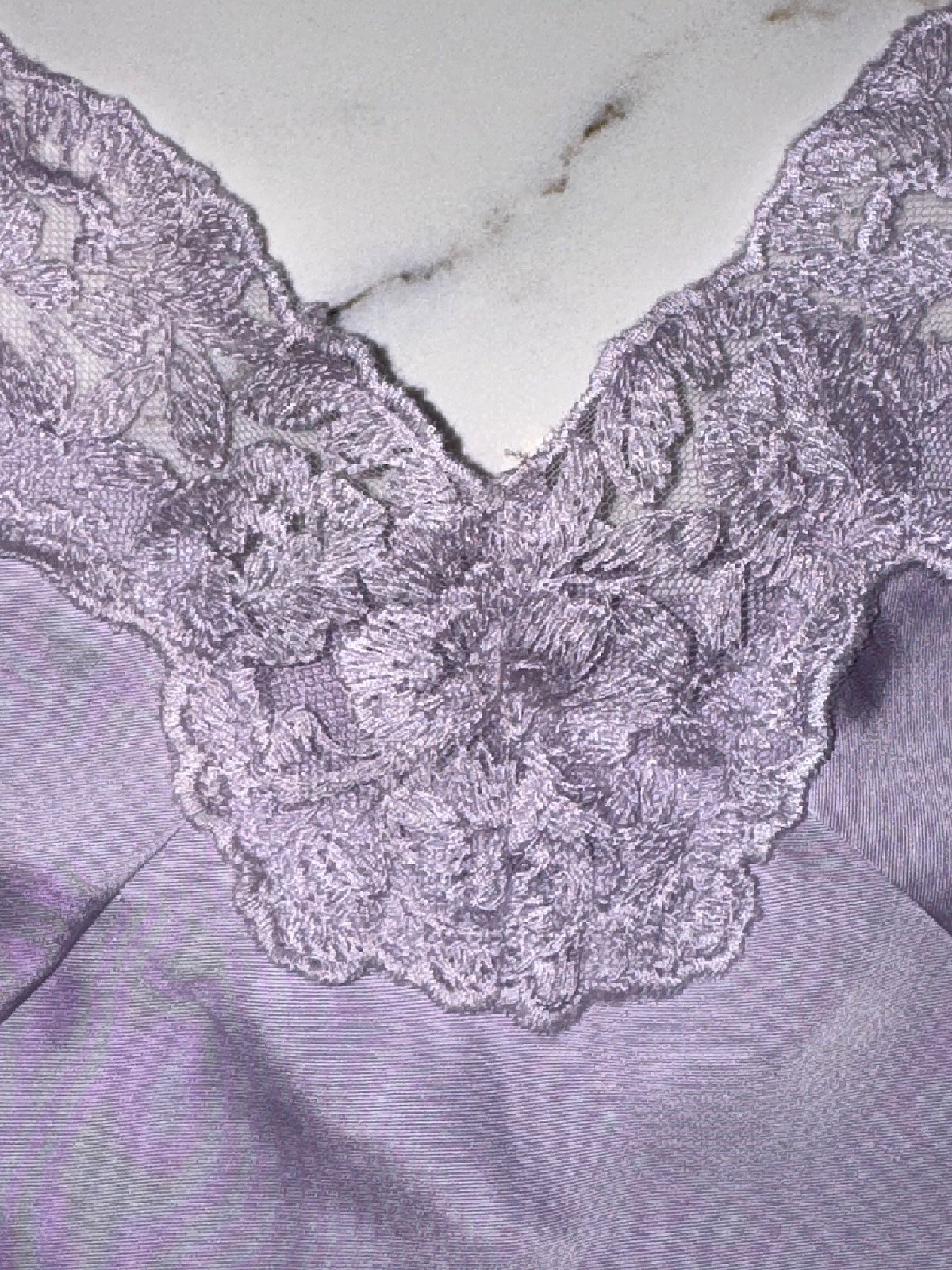 Camisole Stradivarius bil-Bizzilla tas-Satin Lelà - photo 3