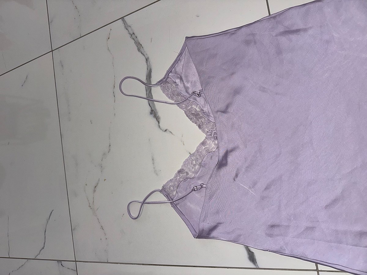 Camisole Stradivarius bil-Bizzilla tas-Satin Lelà - photo 4