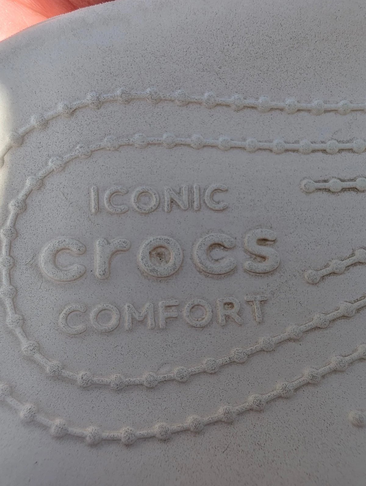 Sandlijiet Crocs b'Glitter tal-Fidda W6 - photo 4