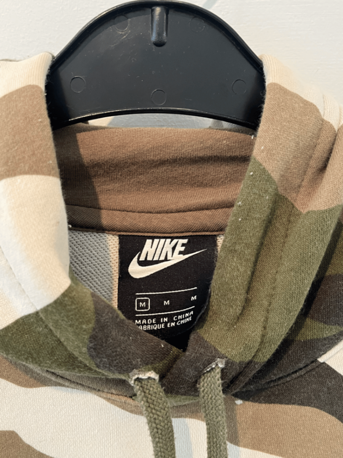 Felpa con cappuccio Nike con stampa mimetica - photo 3