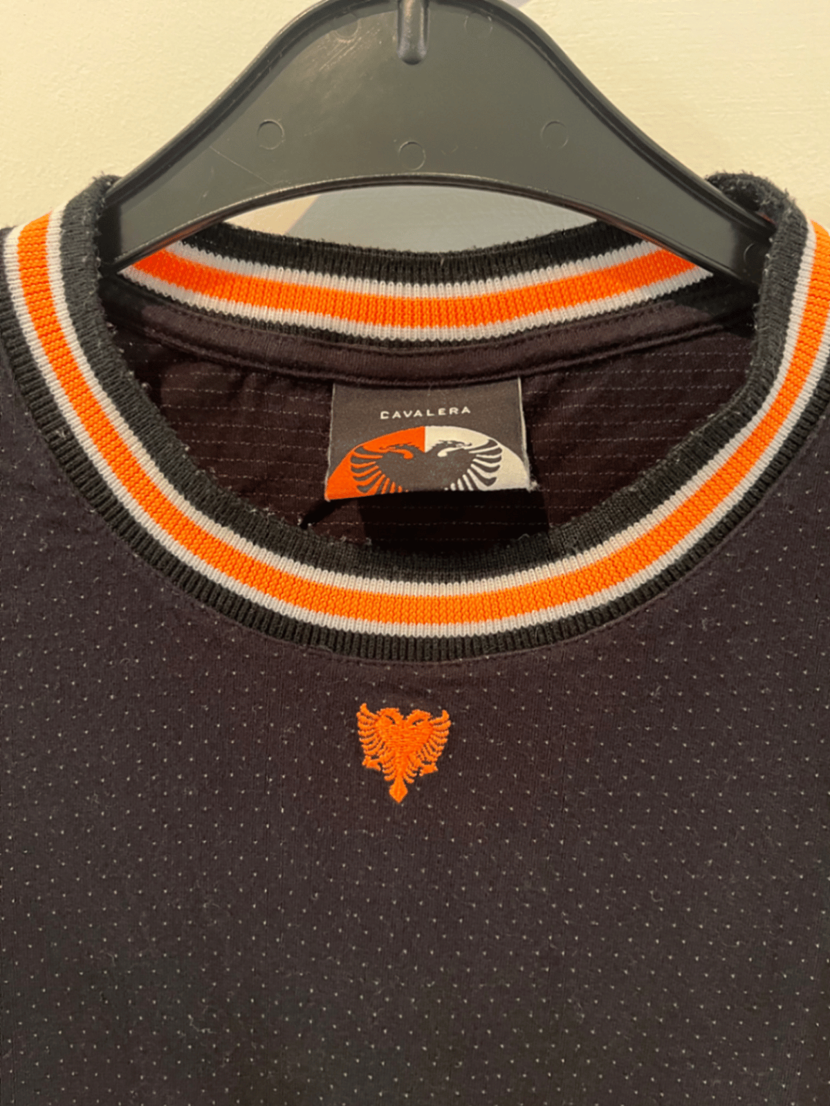 Camiseta de canalé con el logotipo bordado de Cavalera - photo 2