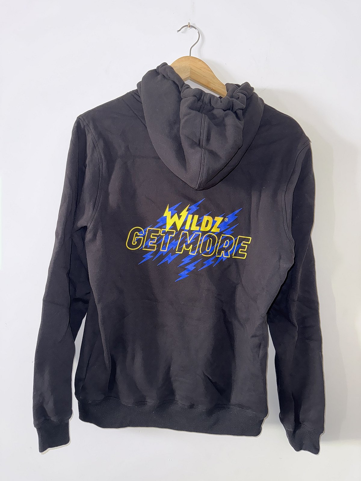 Sudadera con capucha negra con estampado gráfico - photo 2