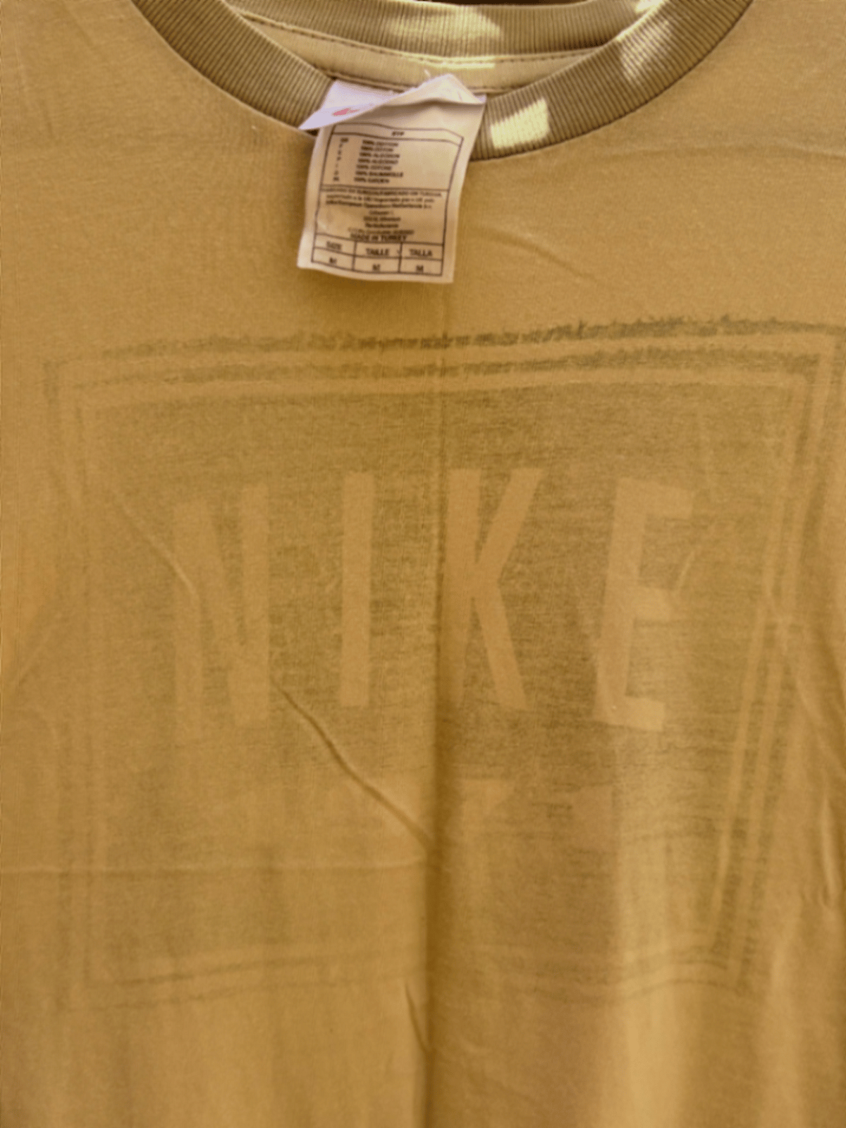 T-shirt Nike bege com estampado, com efeito desgastado - photo 3