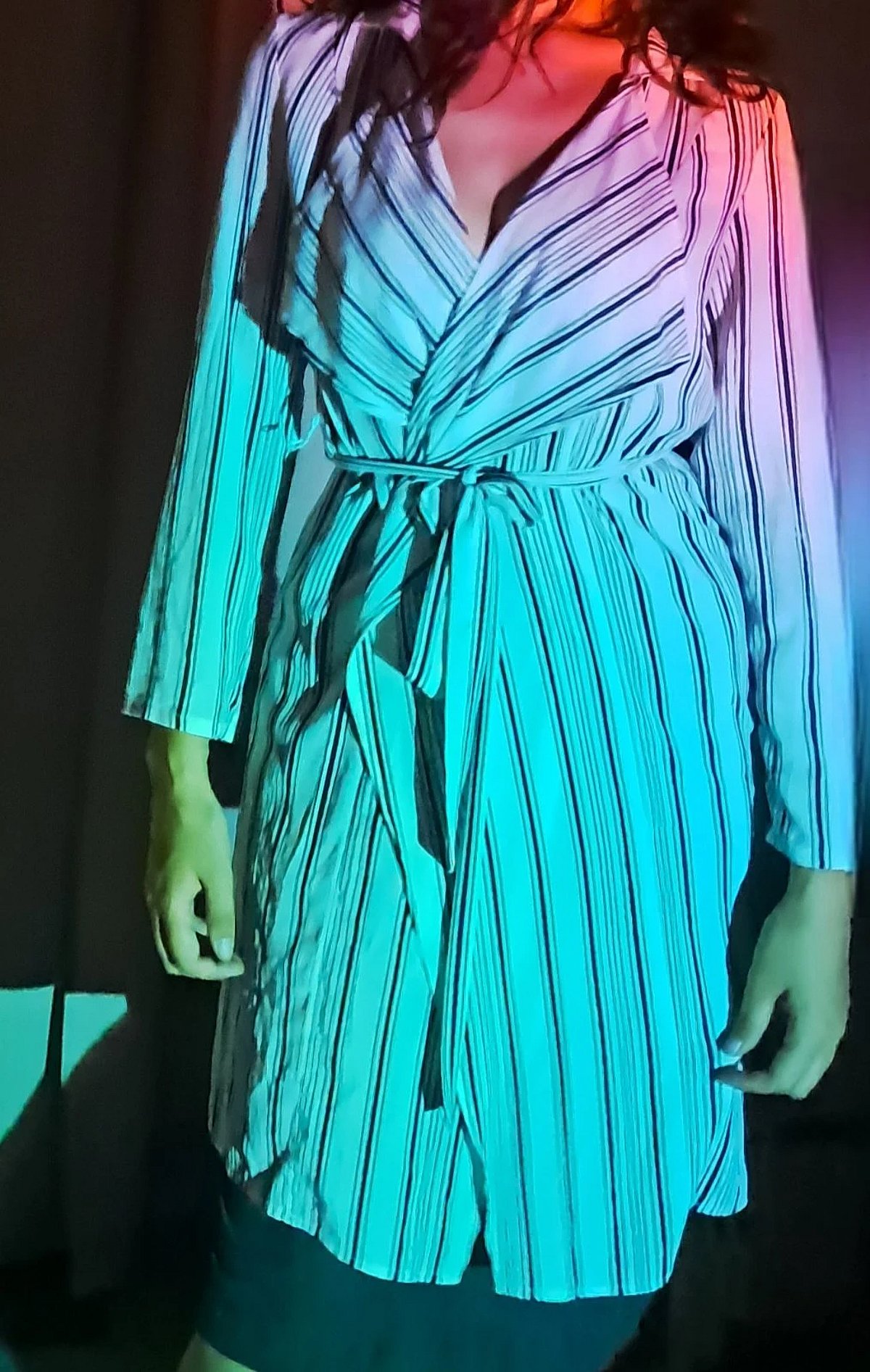 Tally Weijl - Vestido-camisa com corte envolvente às riscas pretas e brancas - Trench-coat leve - photo 4