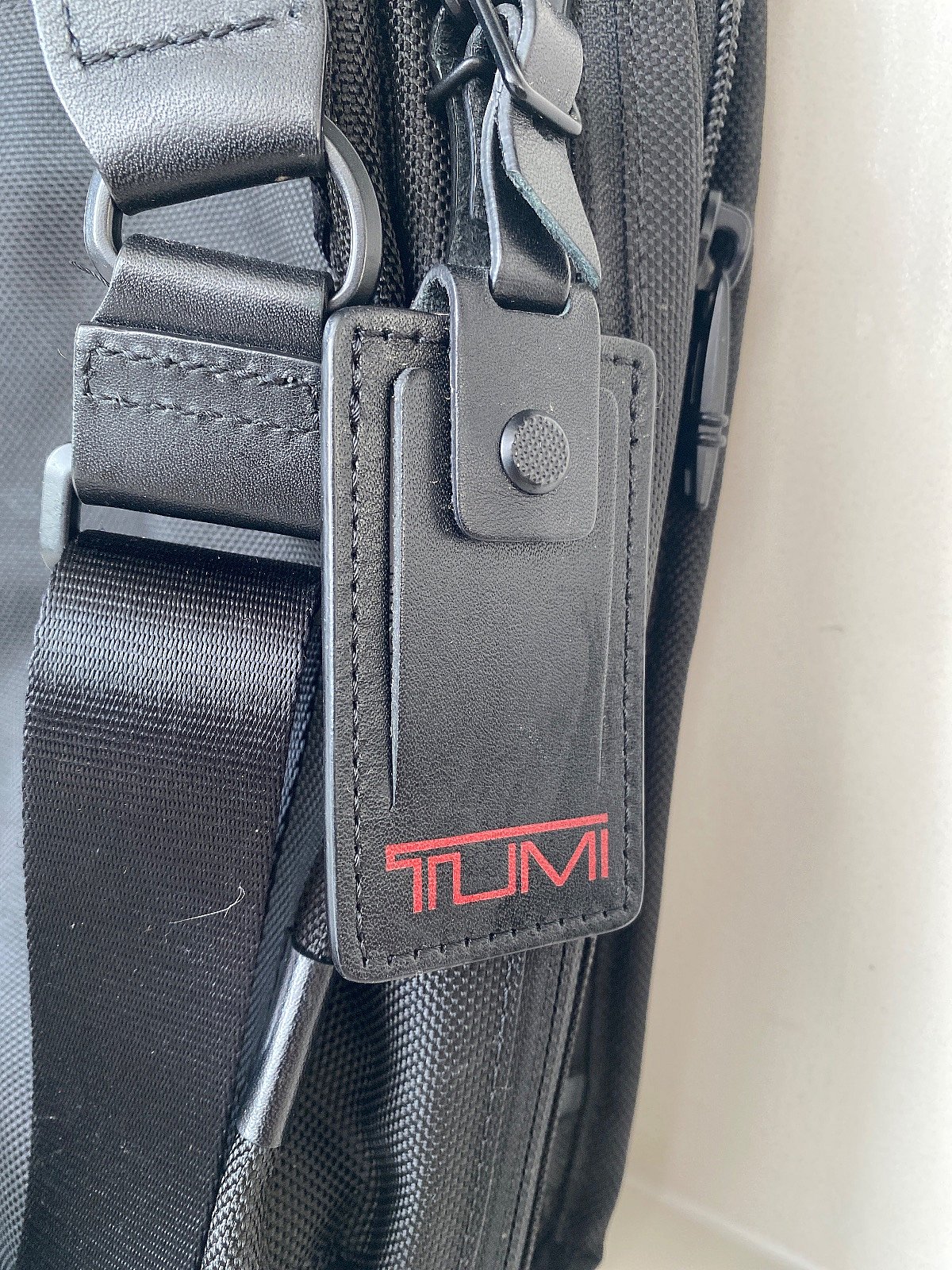 Borża tal-Ivvjaġġar Crossbody Tumi Alpha Iswed - photo 8