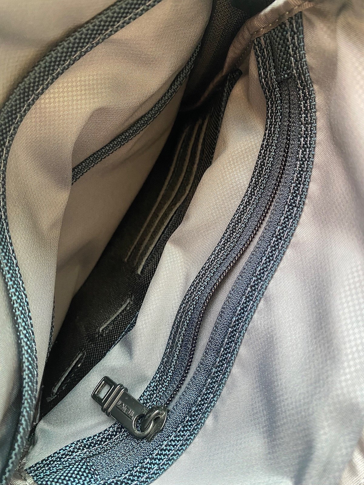 Borża tal-Ivvjaġġar Crossbody Tumi Alpha Iswed - photo 6