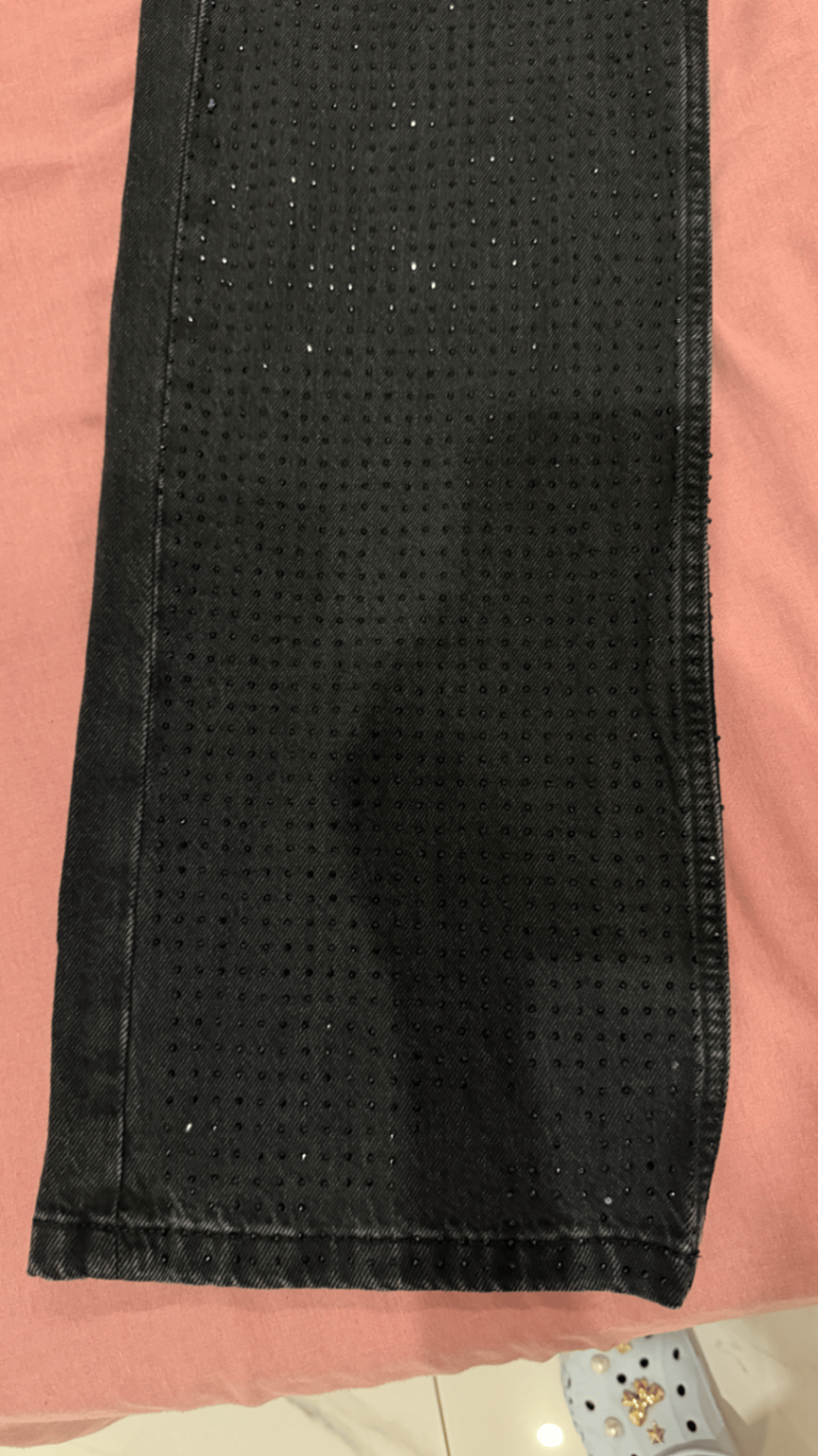 Jeans Iswed b'Saqajn Wiesgħa Studded - photo 2