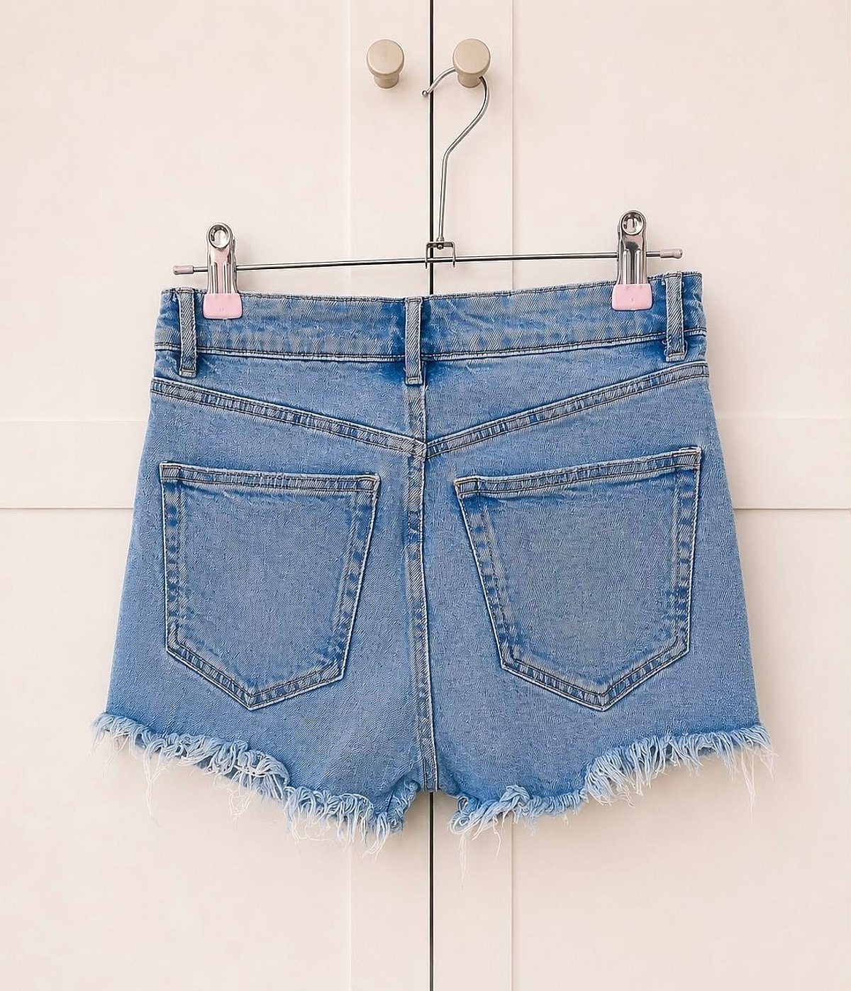 High-waisted frayed denim shorts - photo 2
