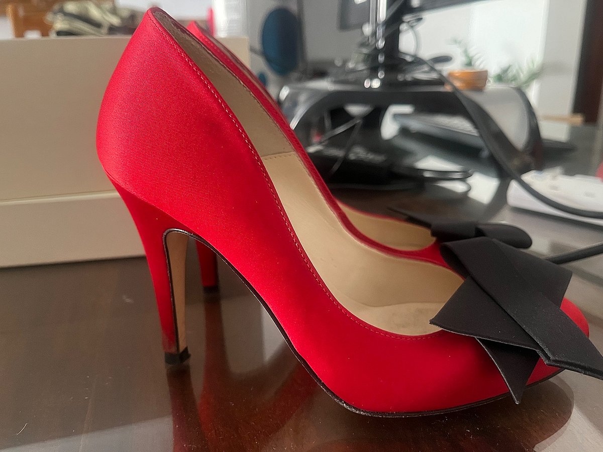 Zapatos de tacón con lazo de L.K. Bennett en rojo - photo 3