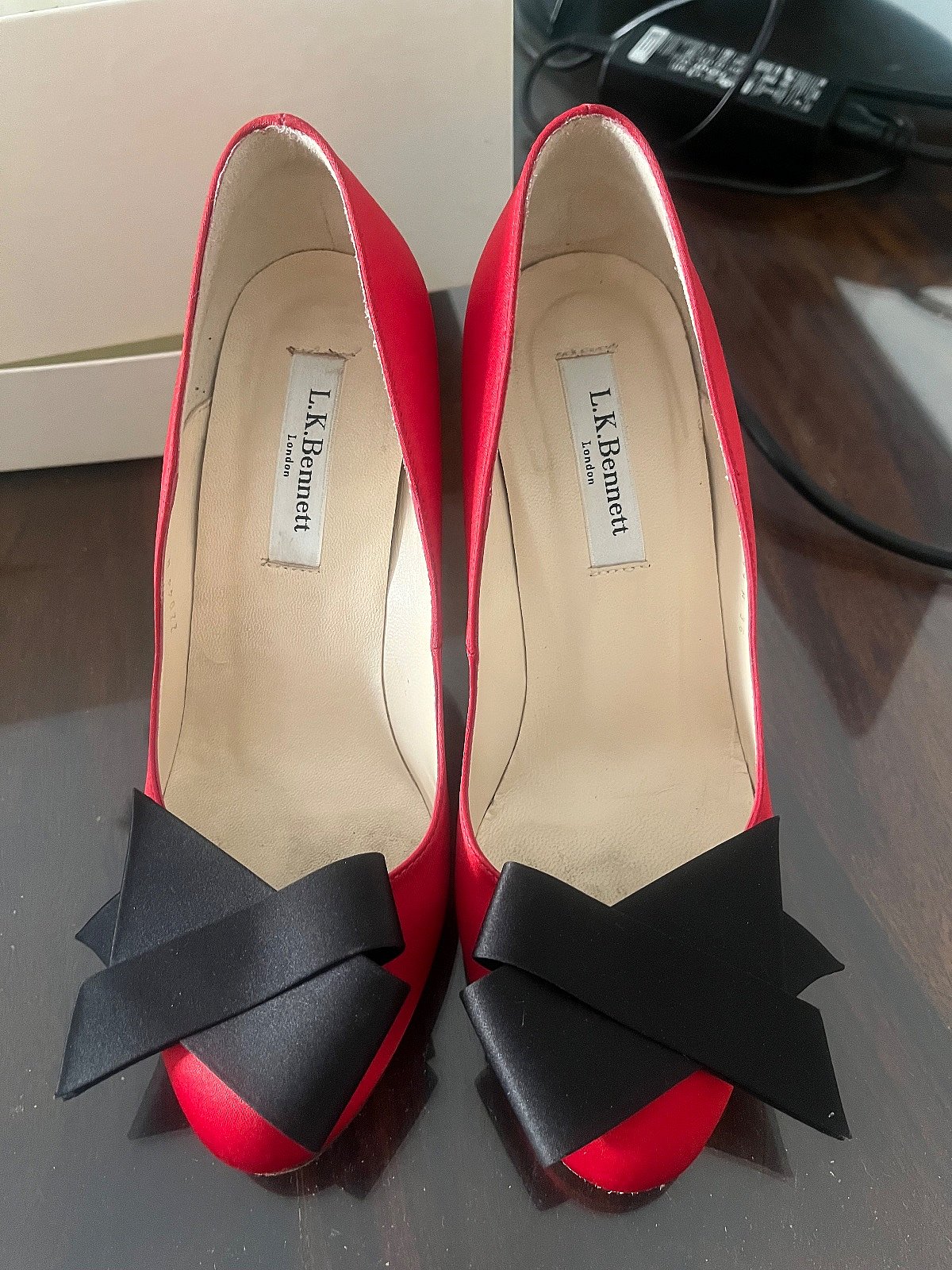 Zapatos de tacón con lazo de L.K. Bennett en rojo - photo 2