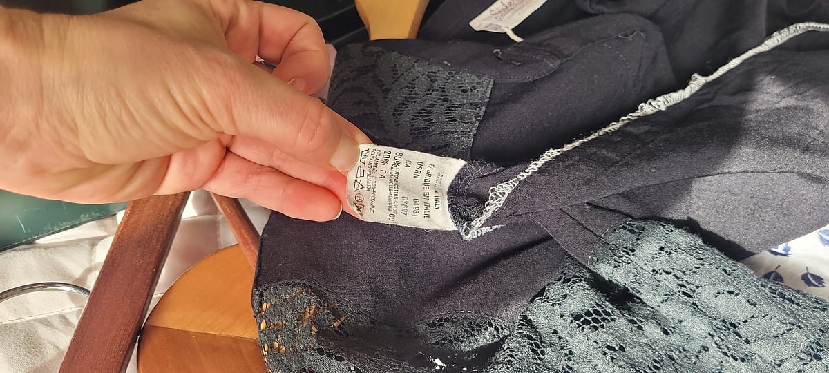 Camisa cropped Sisley preta com mangas de renda dos anos 90 - photo 4