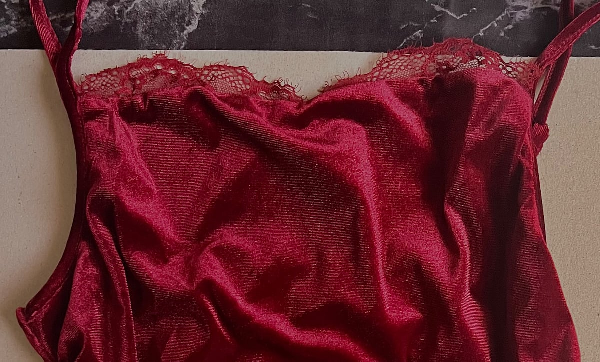 Red short length velvet dress  - photo 2