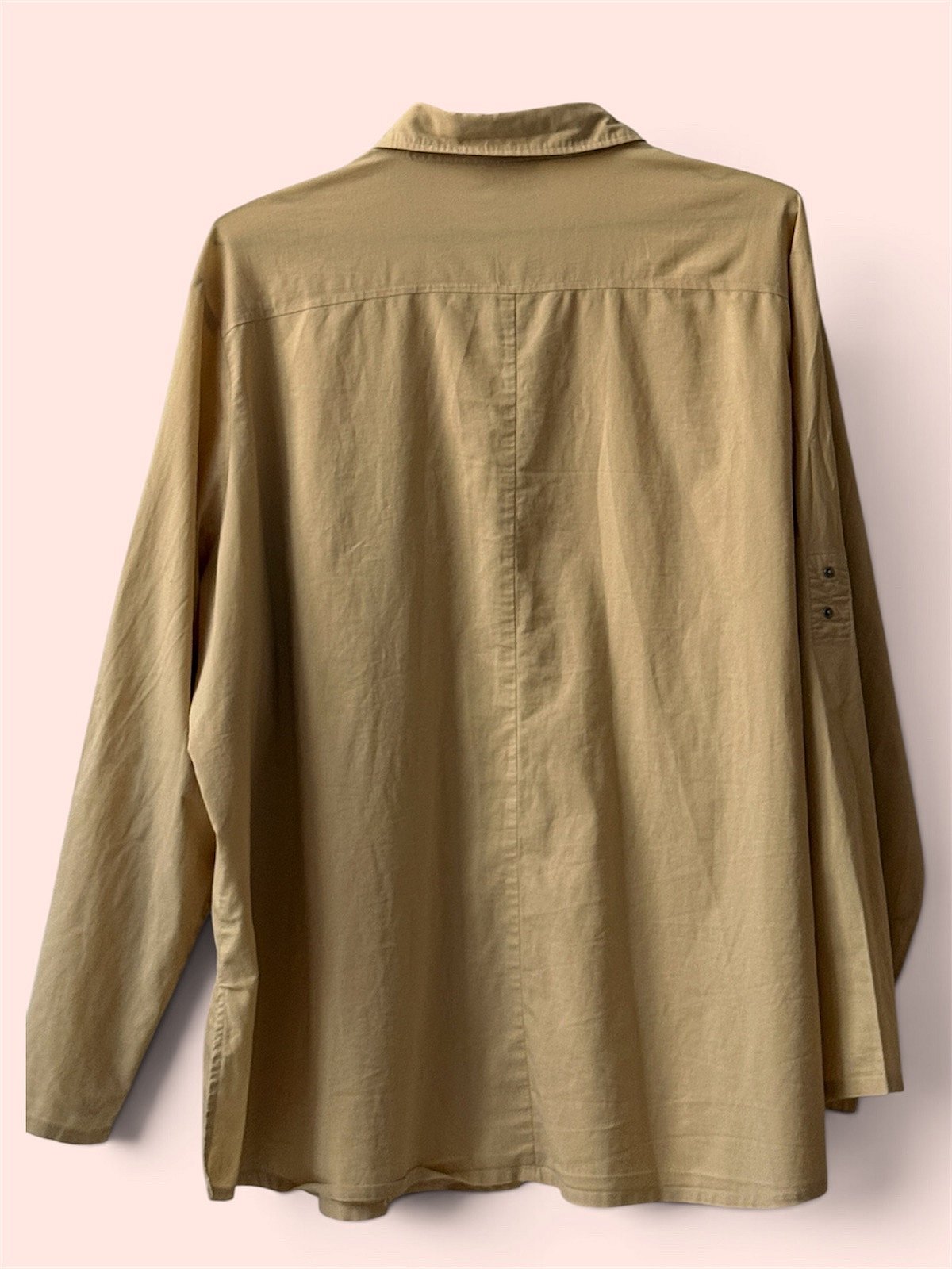 Qmis utilitarju beige bil-buttuni - photo 2