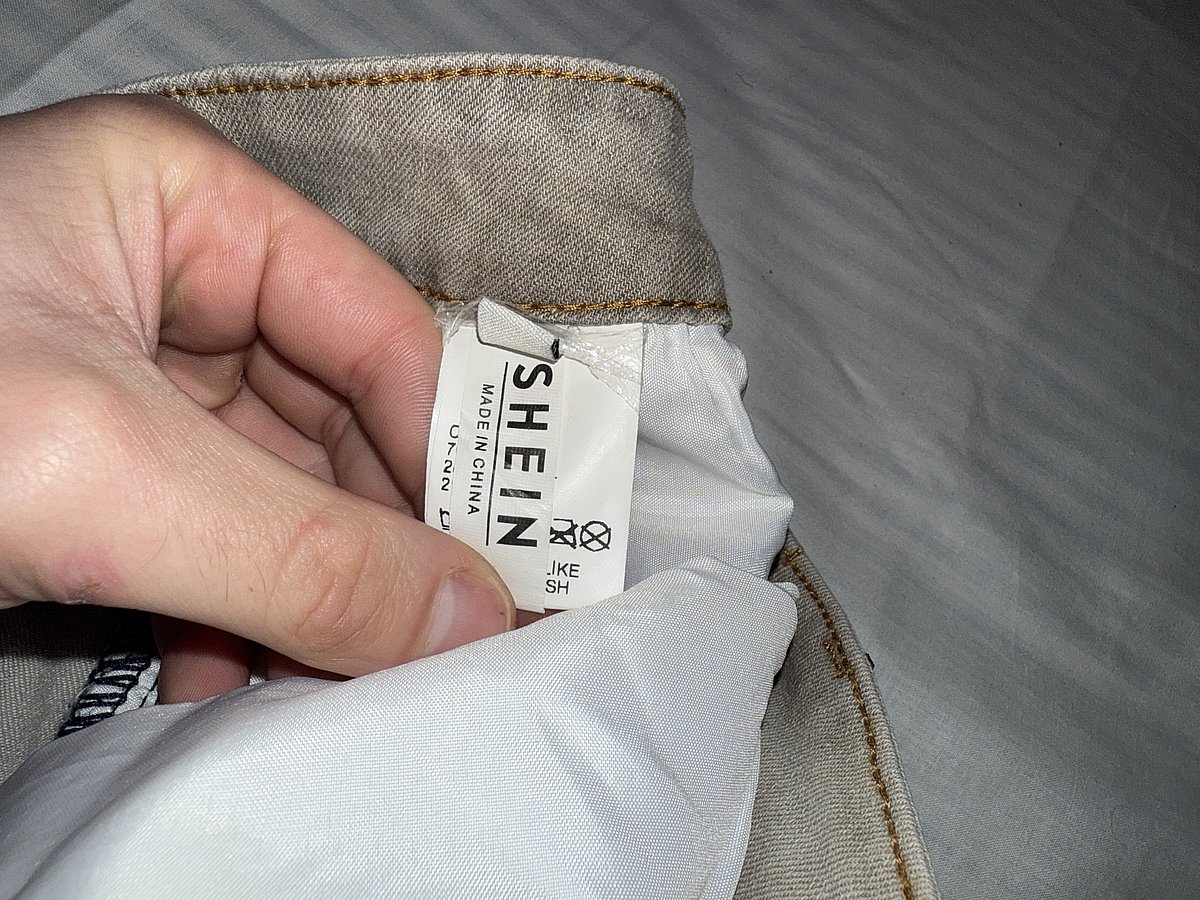 Pantaloncini corti in denim effetto consumato - photo 4