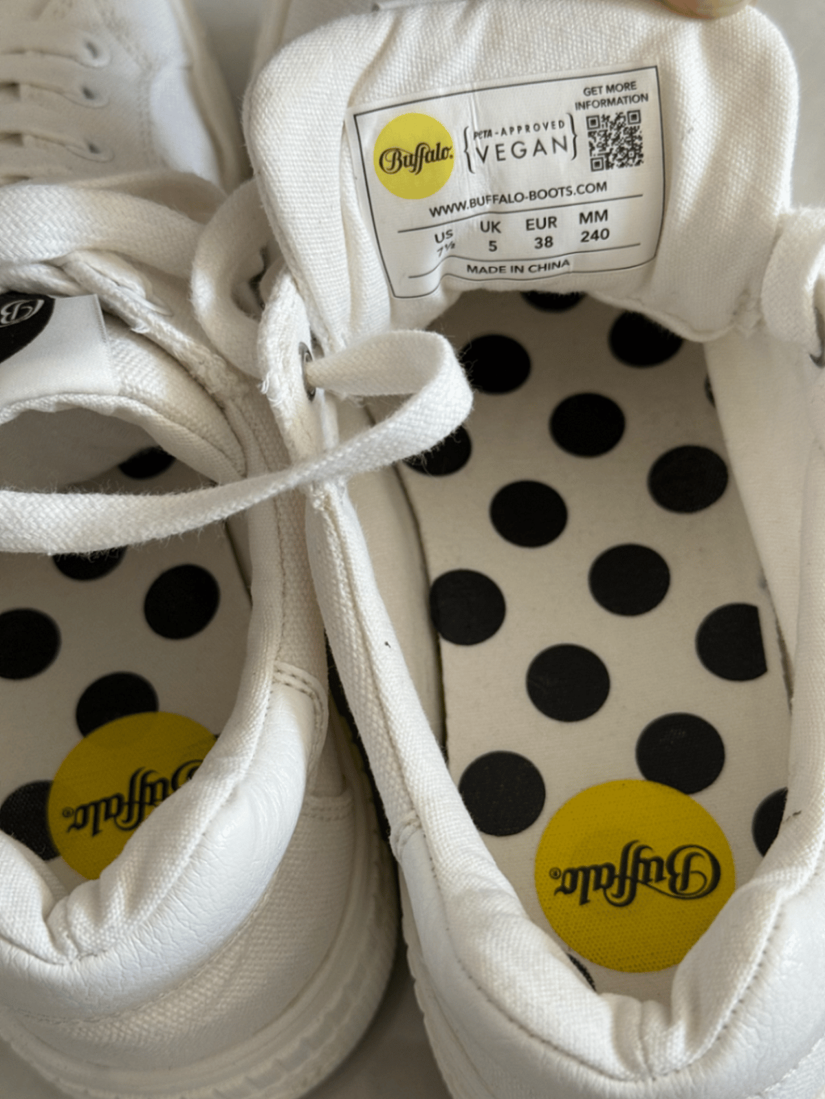 Sneakers vegane con suola in gomma e tomaia in tela Buffalo - photo 8