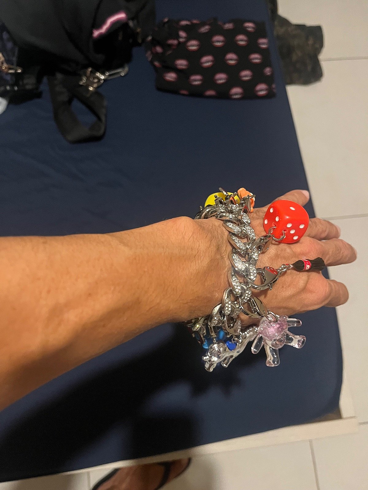 Bracciale Cubalink con ciondoli assortiti in stile funky - photo 4