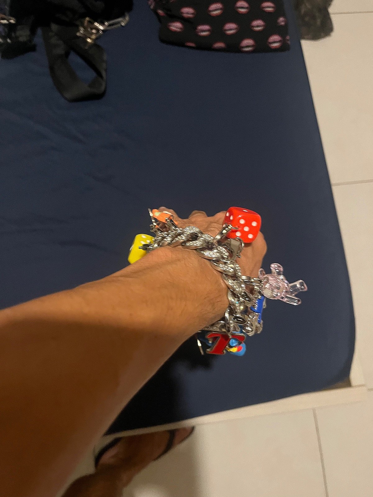 Bracciale Cubalink con ciondoli assortiti in stile funky - photo 3