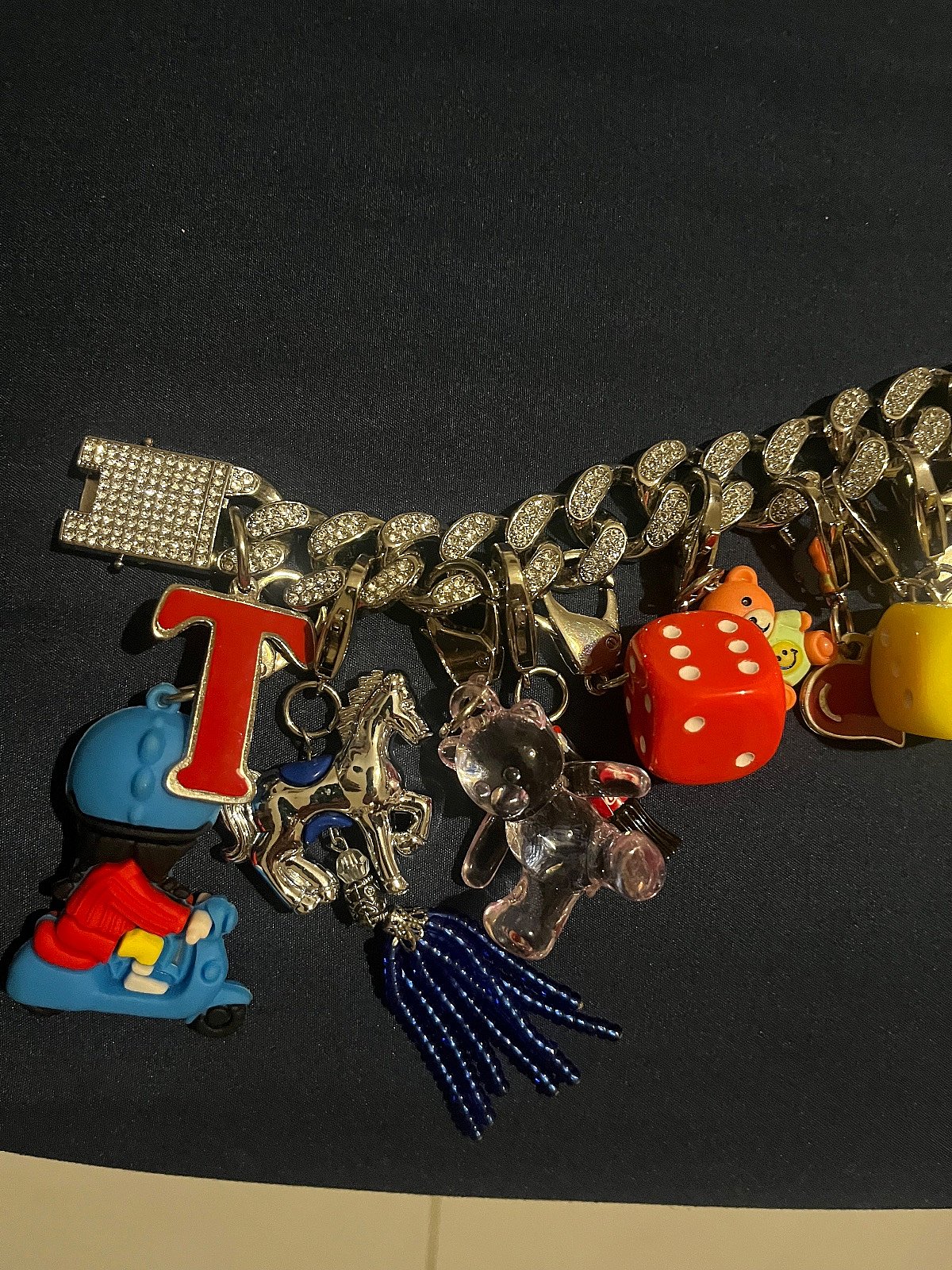 Bracciale Cubalink con ciondoli assortiti in stile funky - photo 2