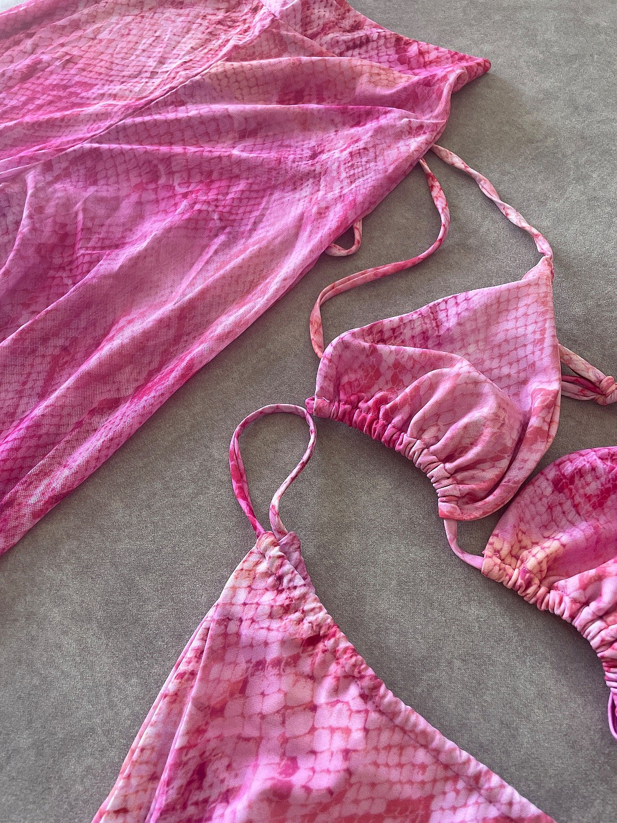 Sett tal-Bikini b'Disinn ta' Serp Roża - photo 2