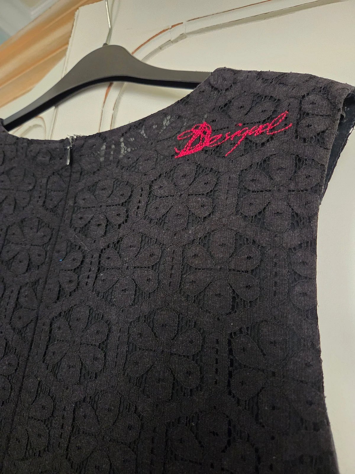 Ilbies tal-Bizzilla Irrakkmat Iswed Desigual - photo 3