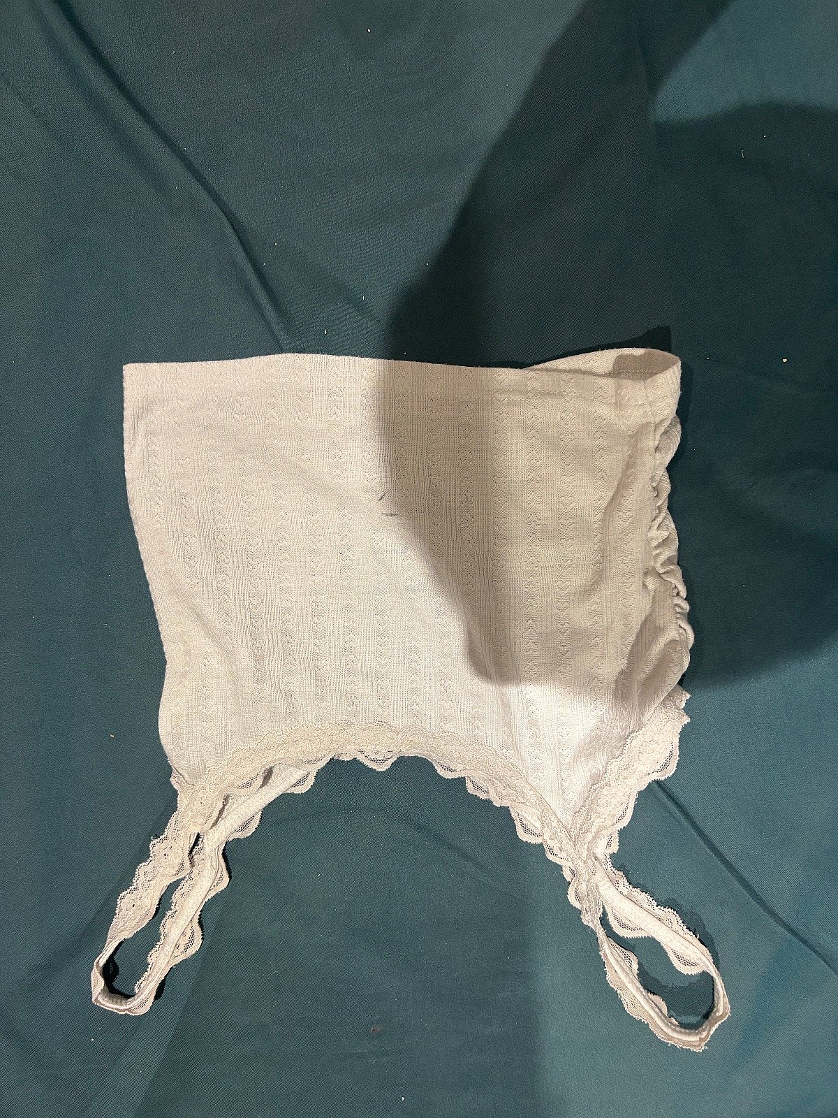Top tipo camisola com acabamento em renda branca - photo 2