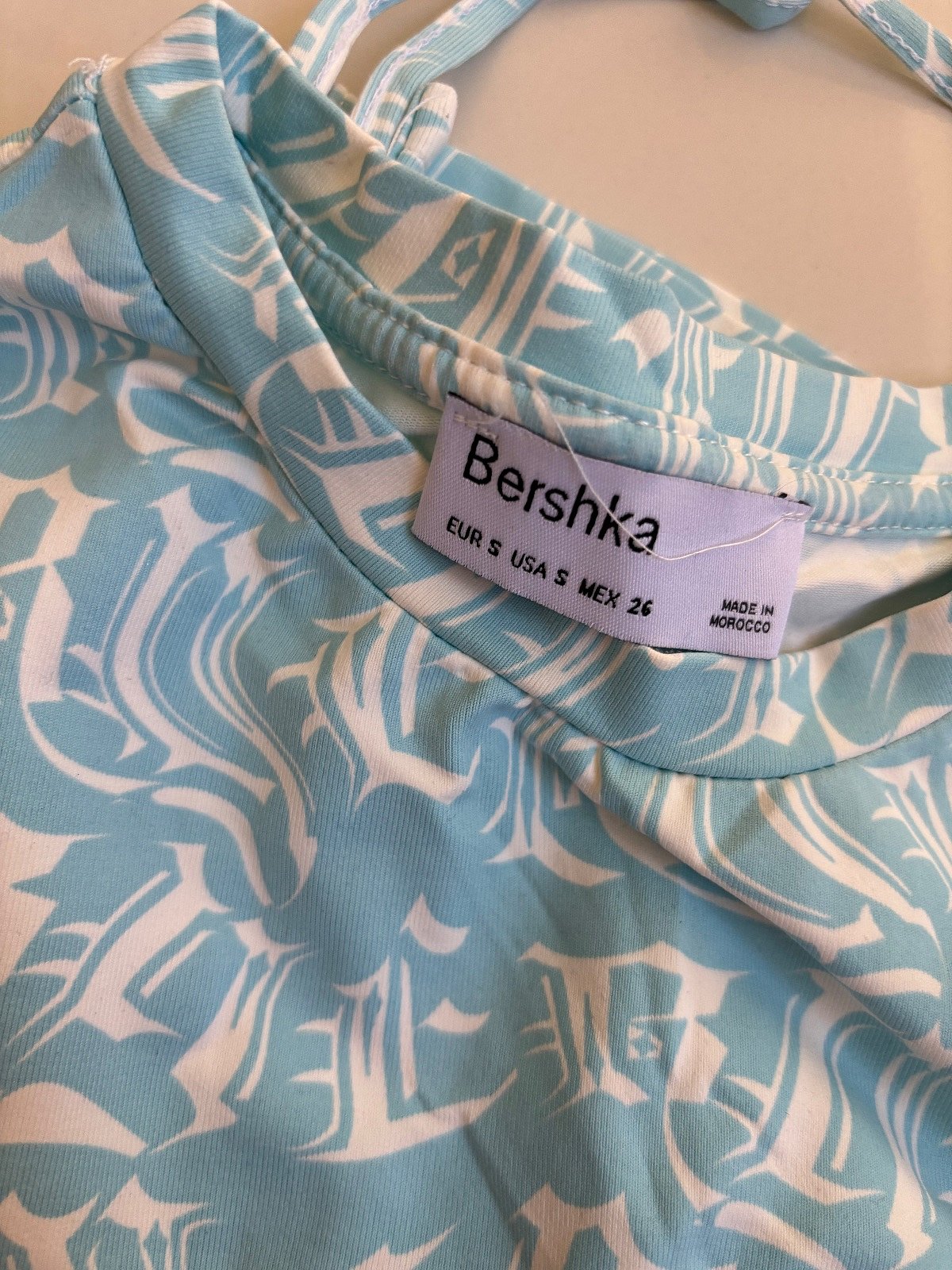 Top corto con stampa grafica e lacci di Bershka - photo 3