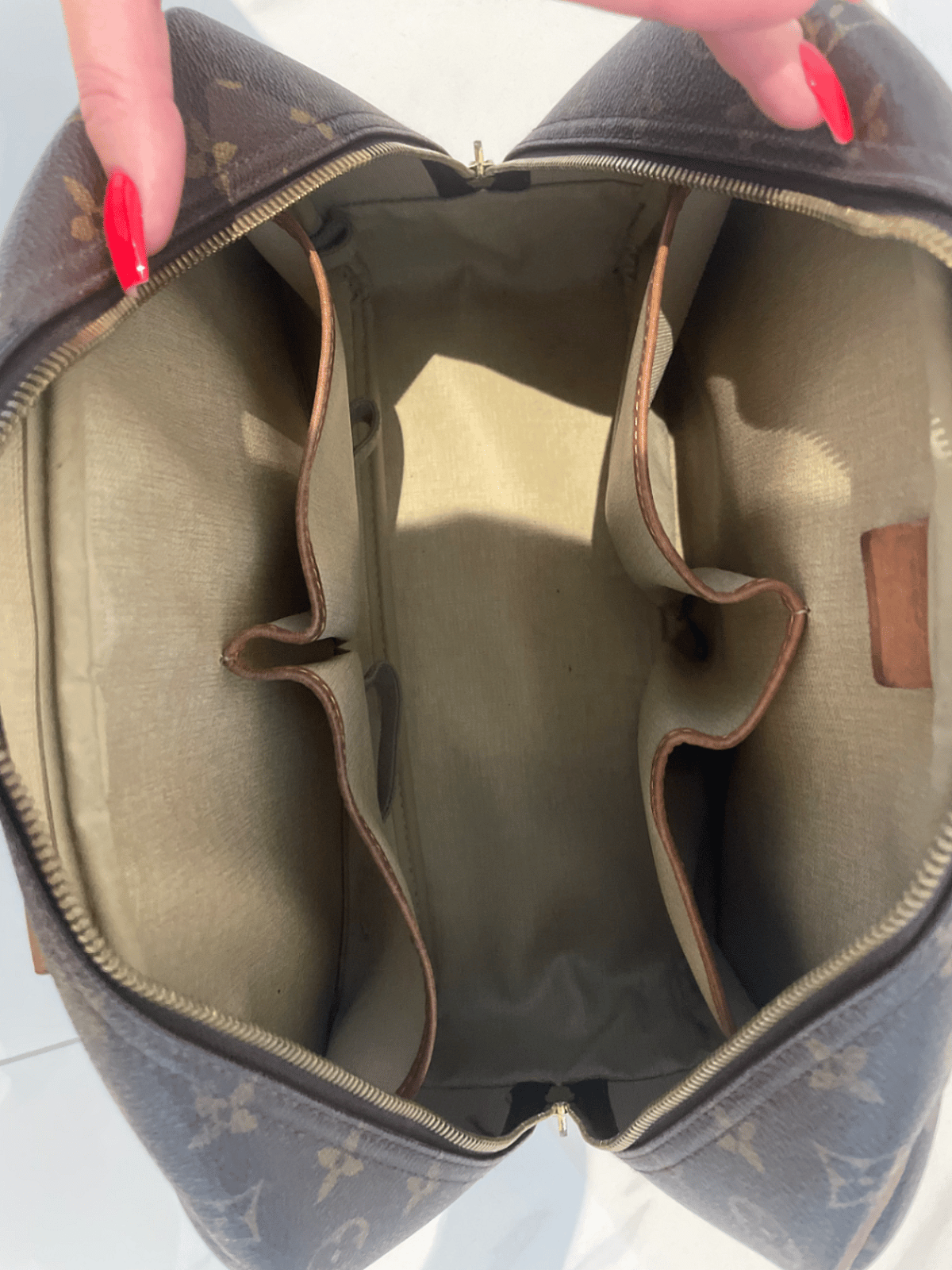 Louis Vuitton Monogram Deauville Bag - photo 3