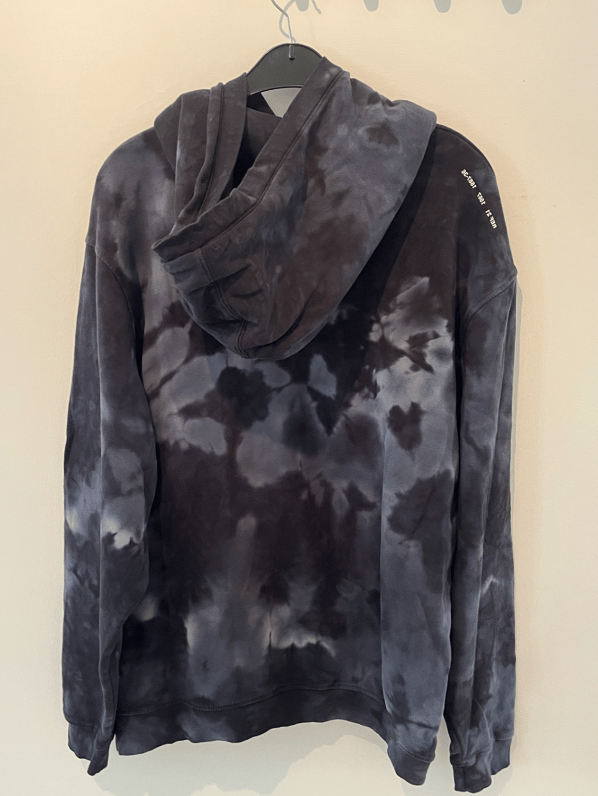 Felpa con cappuccio tie-dye e effetto acid wash - photo 3