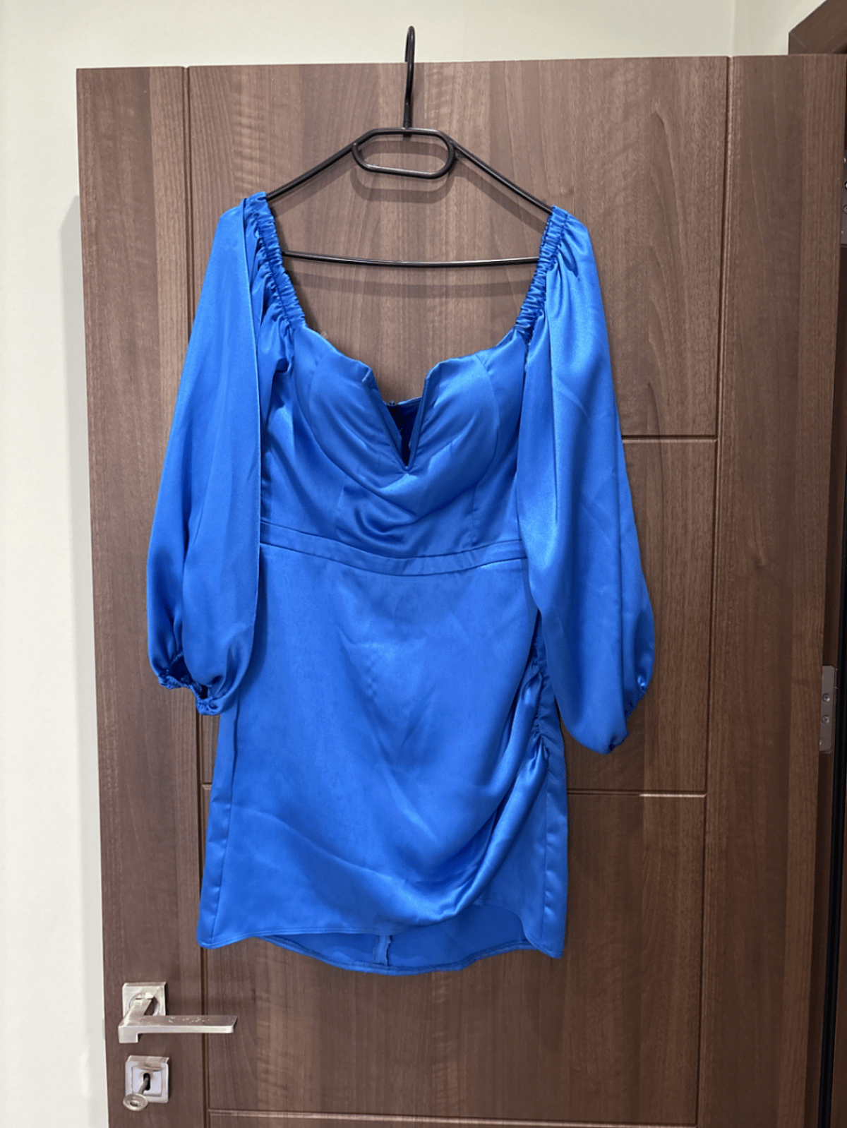Minivestido azul con hombros al aire - photo 2