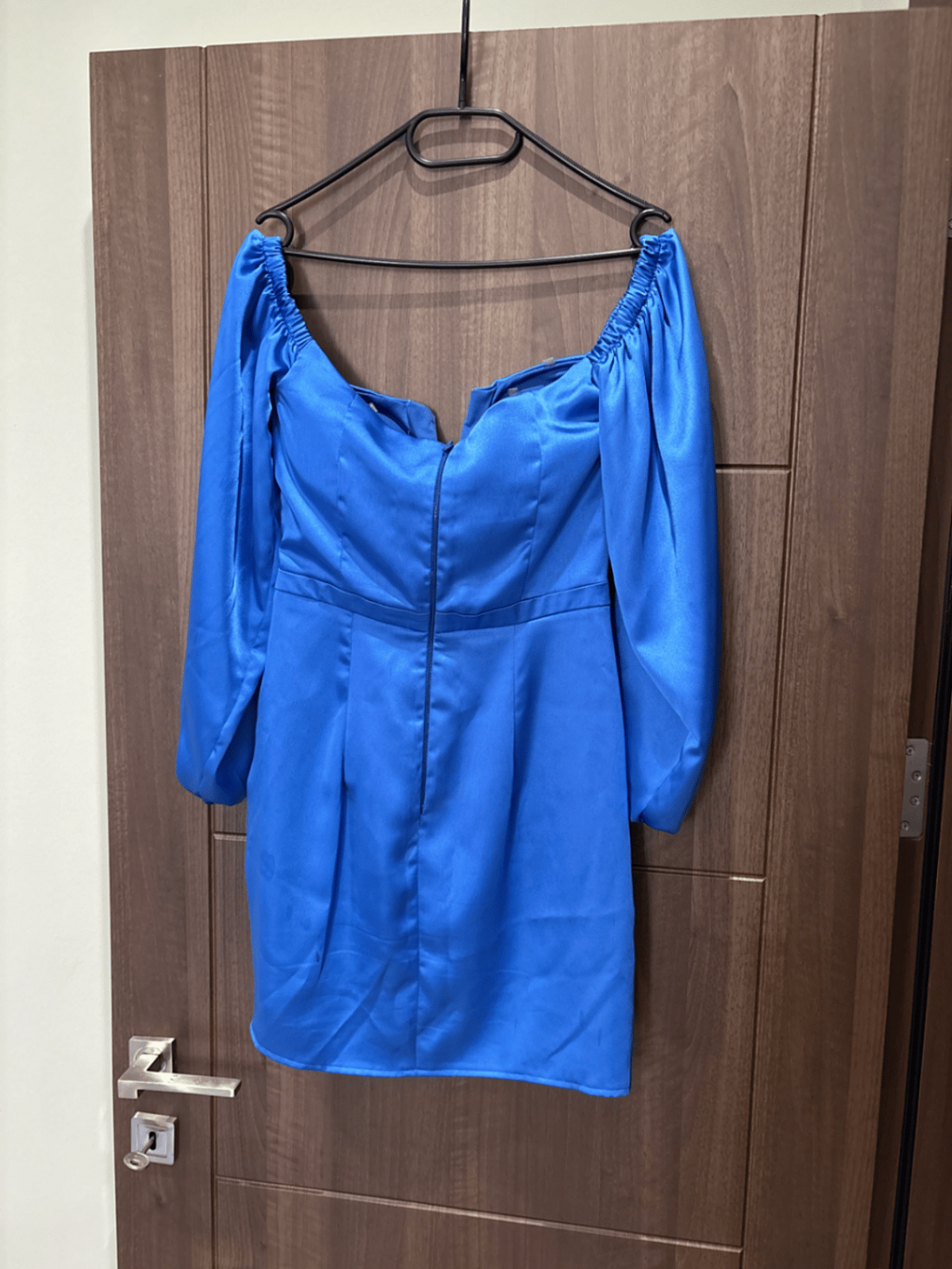 Minivestido azul con hombros al aire - photo 3