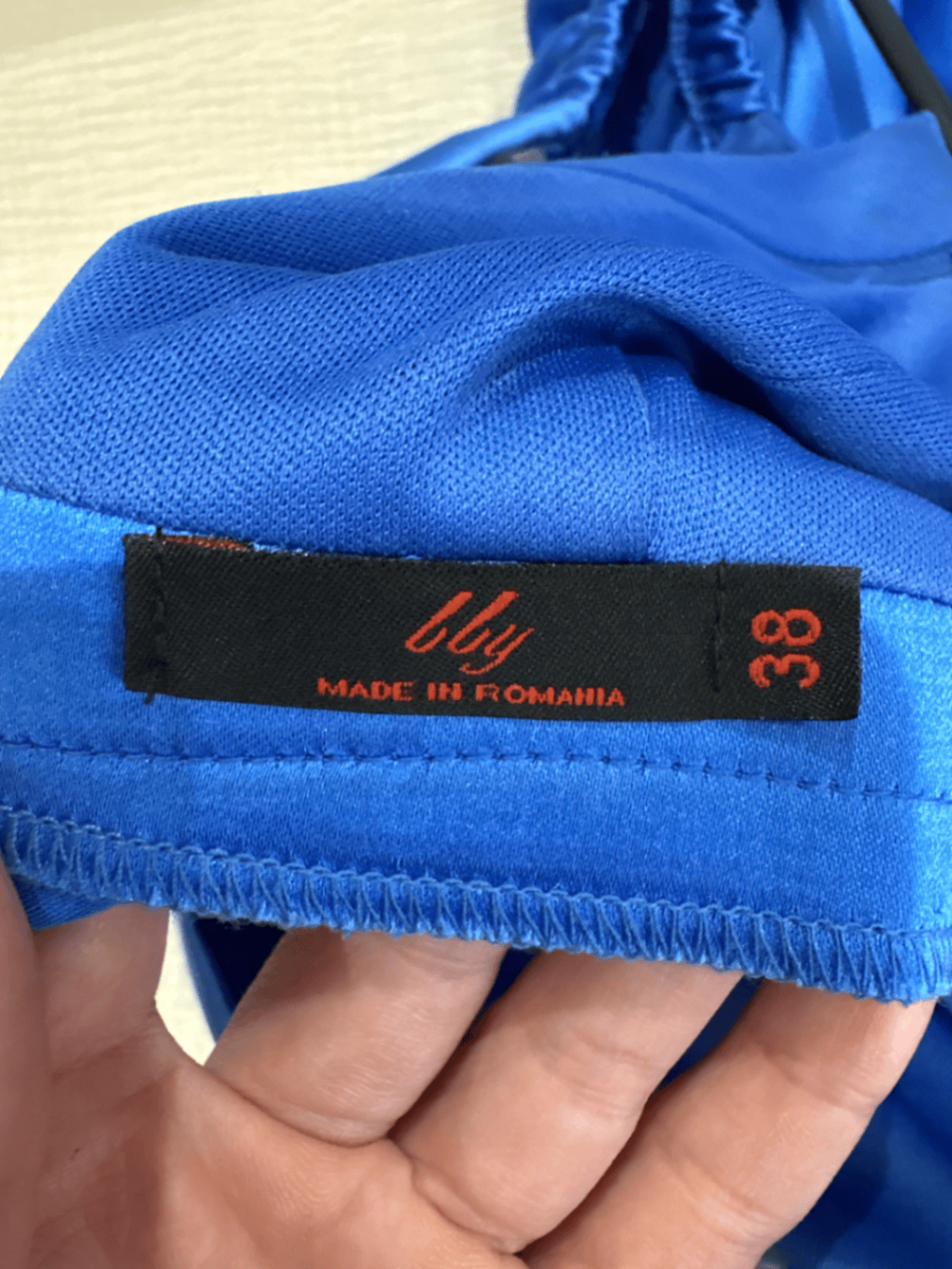 Minivestido azul con hombros al aire - photo 5